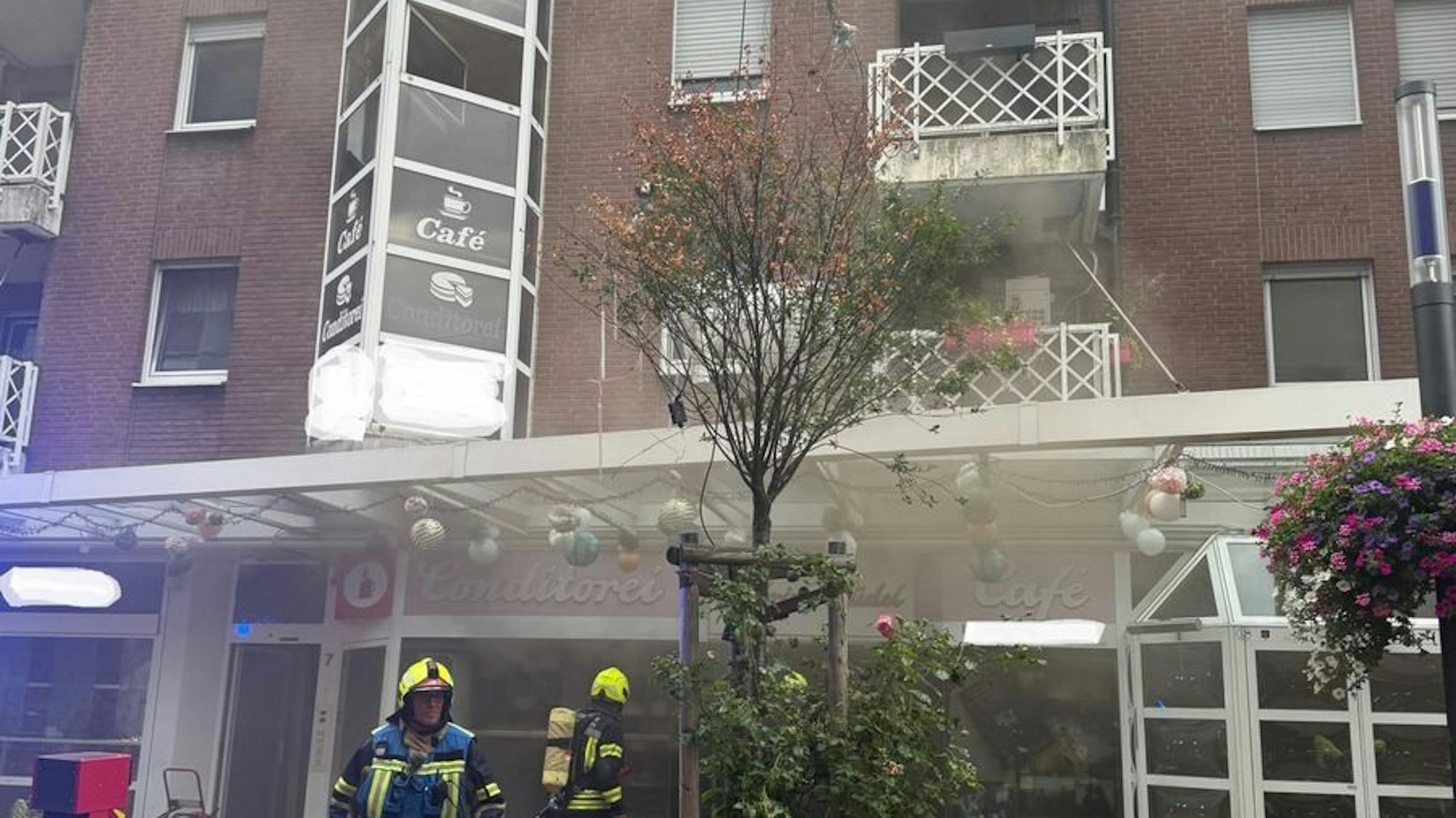 Brand in Wohn- und Geschäftshaus in Gelsenkirchen-Buer.
