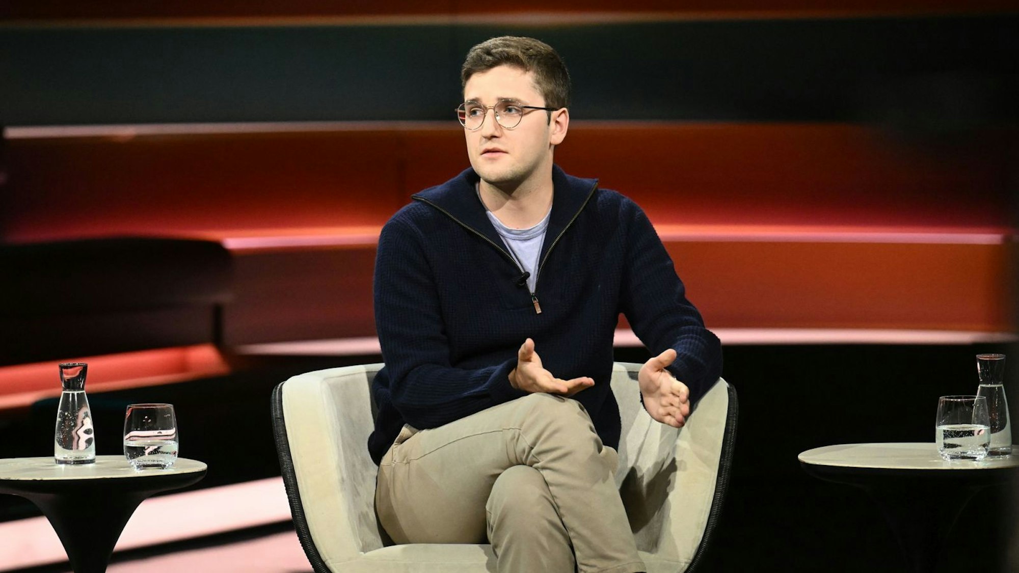 Der Podcaster Ole Nymoen erklärte bei „Markus Lanz“, dass er lieber unter russischer Besatzung leben würde, als sein Leben im Krieg zu riskieren. (Bild: ZDF / Cornelia Lehmann)