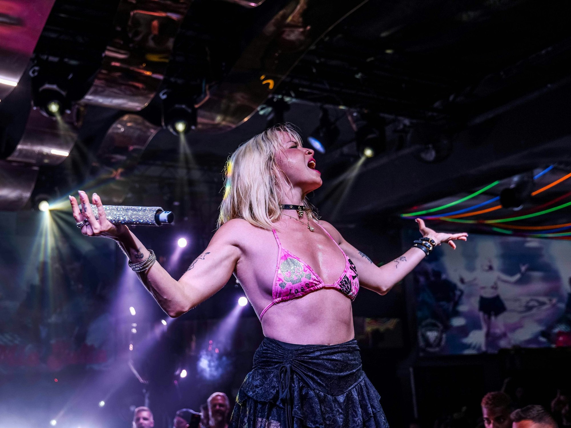 Mia Julia singt im Megapark.