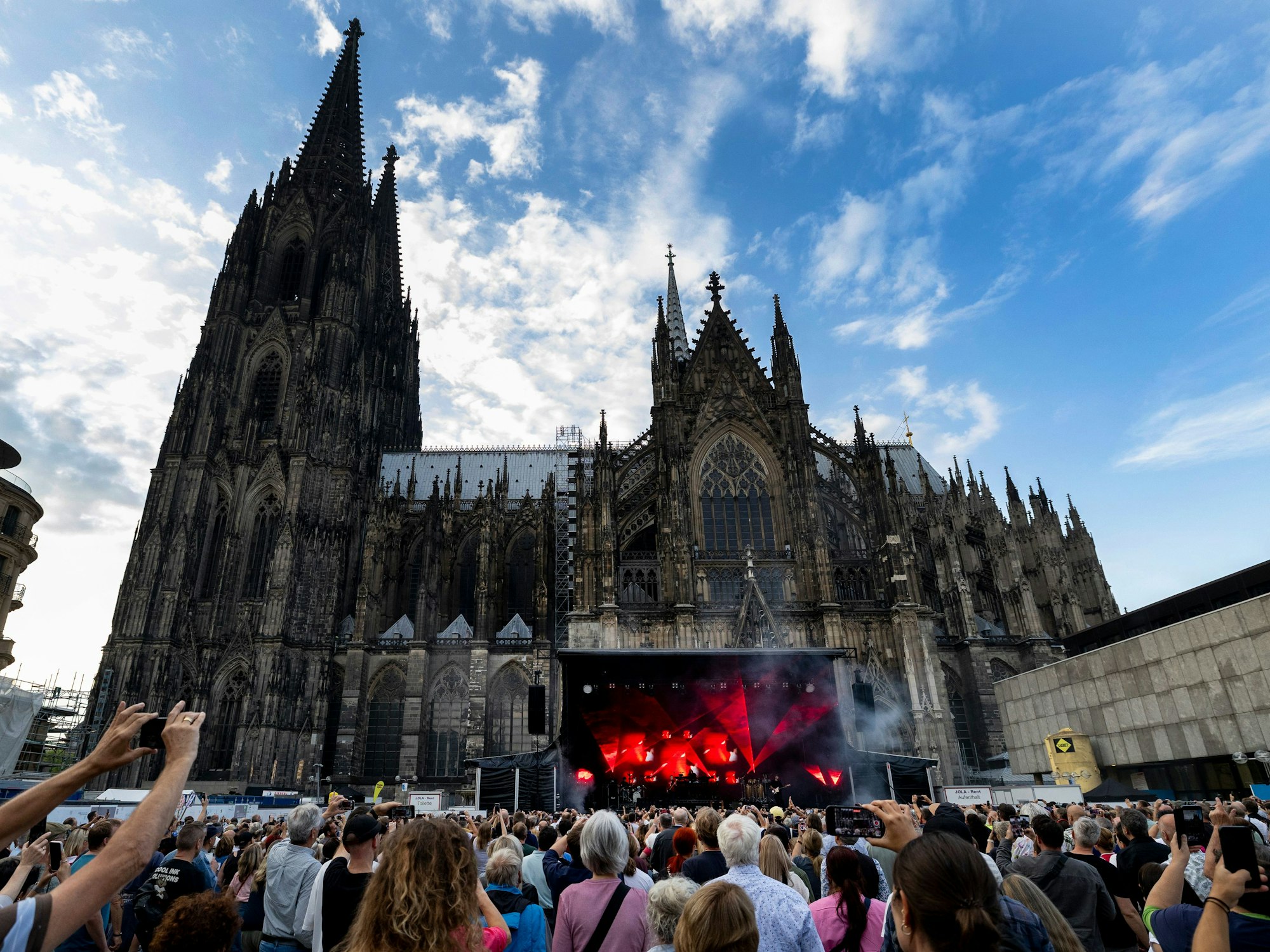 Konzert von Faithless auf dem Roncalliplatz.