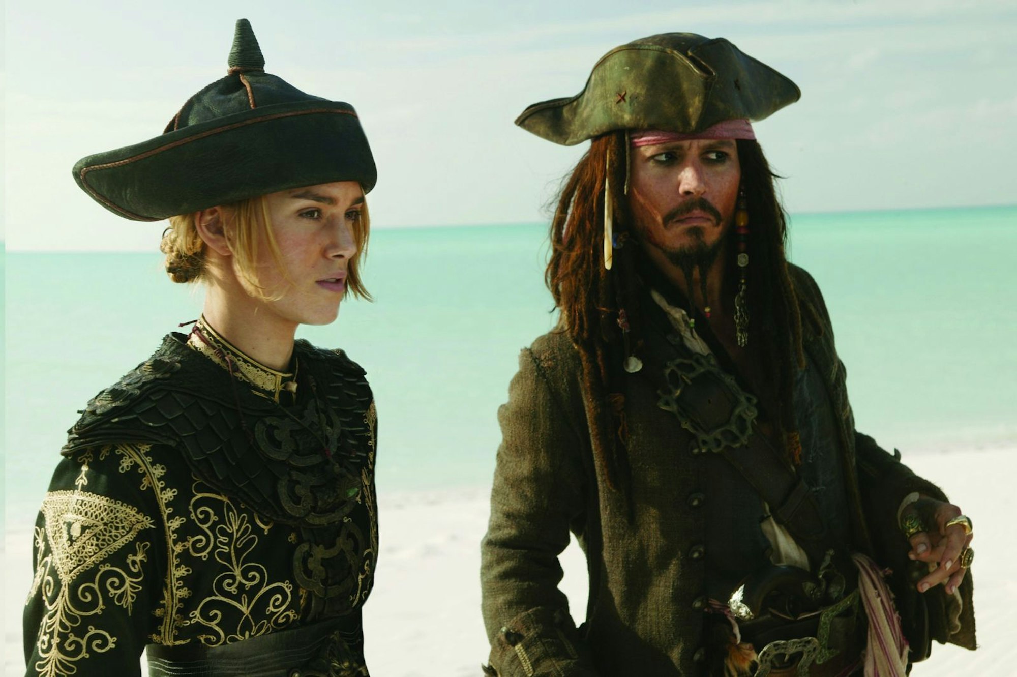 In „Pirates of the Caribbean - Fluch der Karibik 3“ (Bild) kämpfte Keira Knightleys Elizabeth Swann noch an der Seite von Captain Jack Sparrow (Johnny Depp). Wie fällt die Figuren-Dynamik im sechsten Teil aus?
(Bild: Disney Enterprises, Inc.)