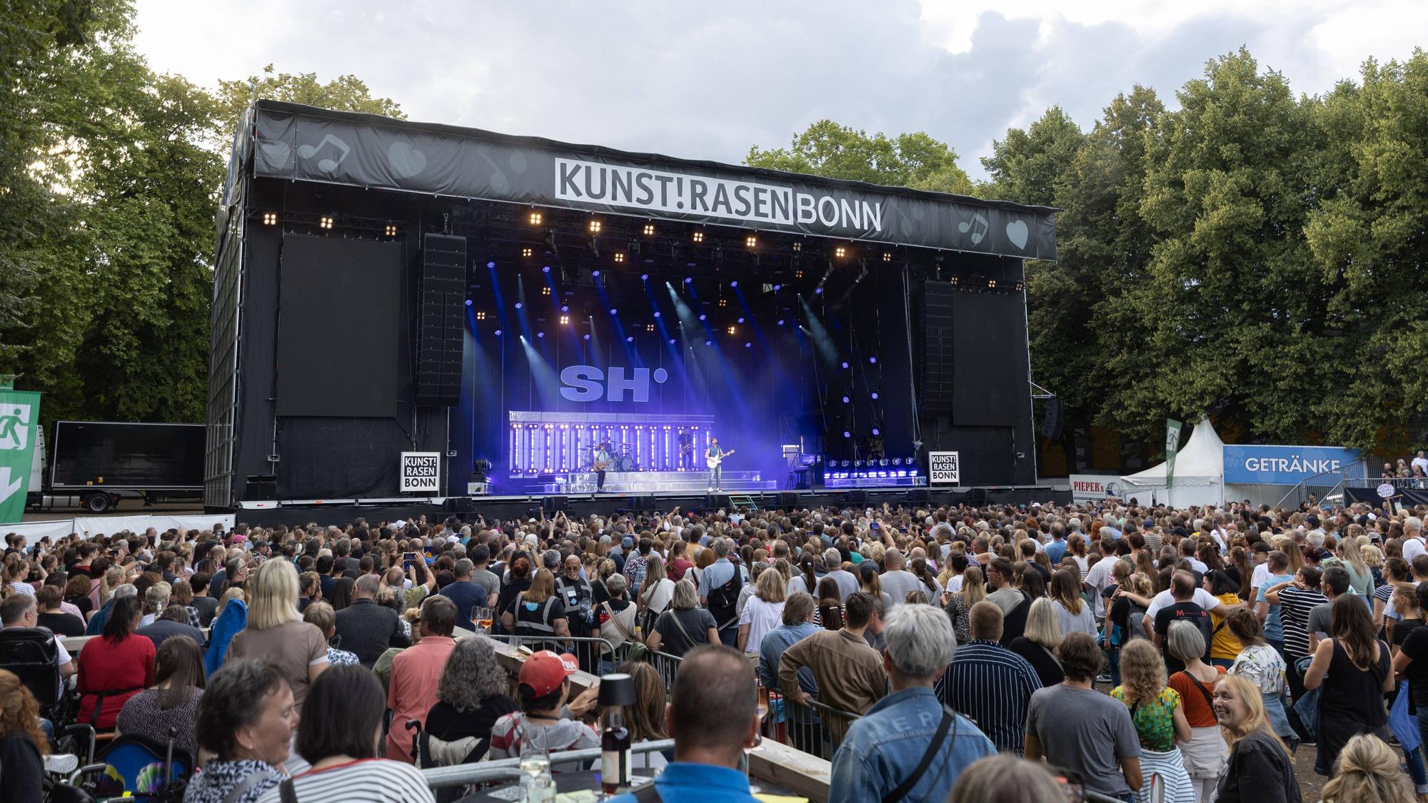 Samu Haber auf dem KunstRasen Bonn.