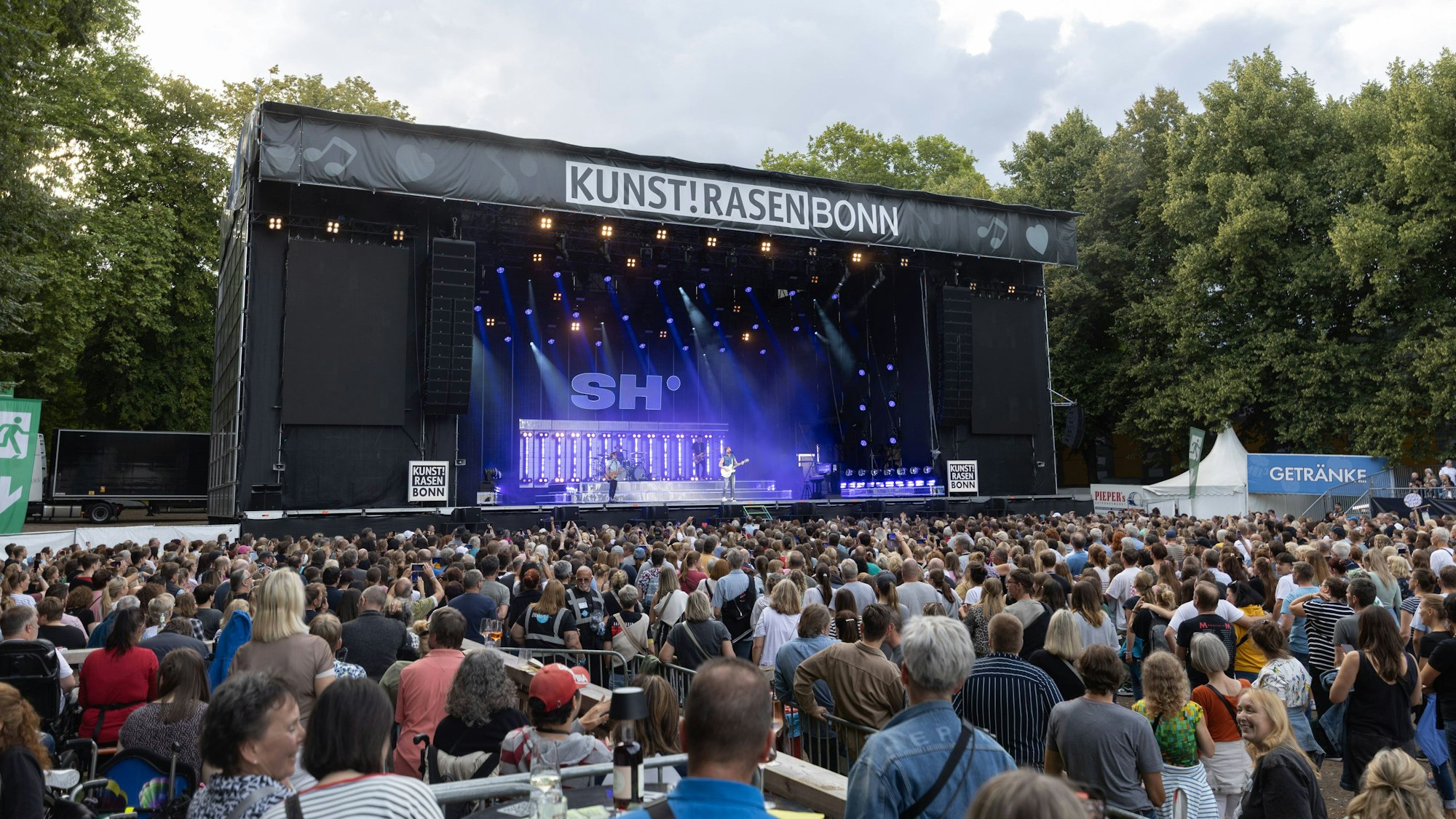 Samu Haber auf dem KunstRasen Bonn.
