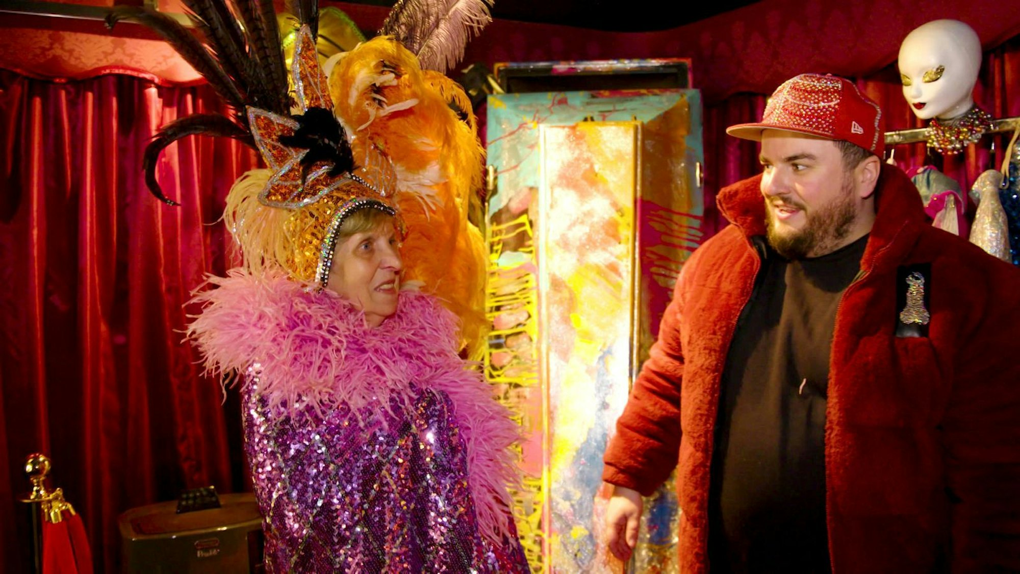 Dannis Mutter Rosi gefällt sich als Showgirl auf der Reeperbahn. (Bild: RTLZWEI)