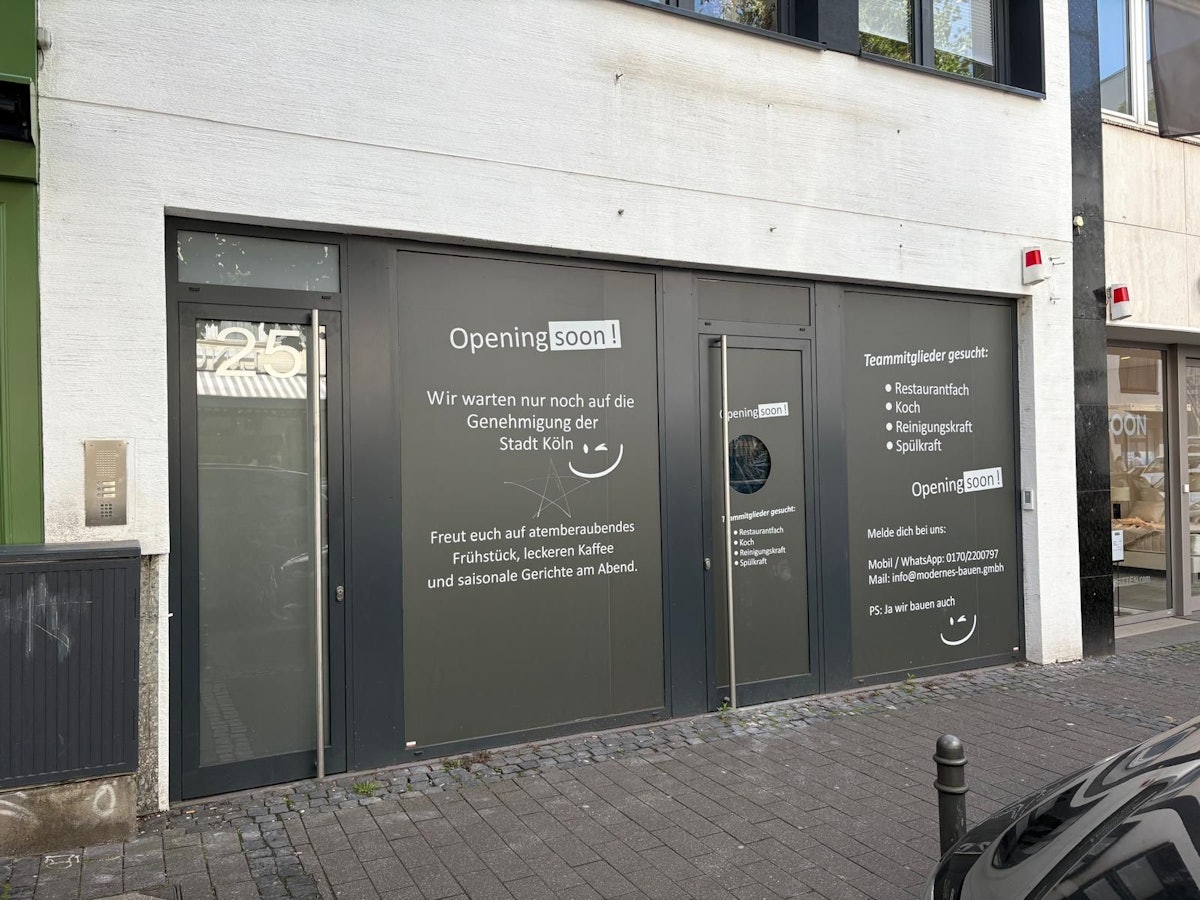 Ein neues Restaurant soll auf der Mittelstraße entstehen. Aktuell sind die Scheiben noch verklebt.