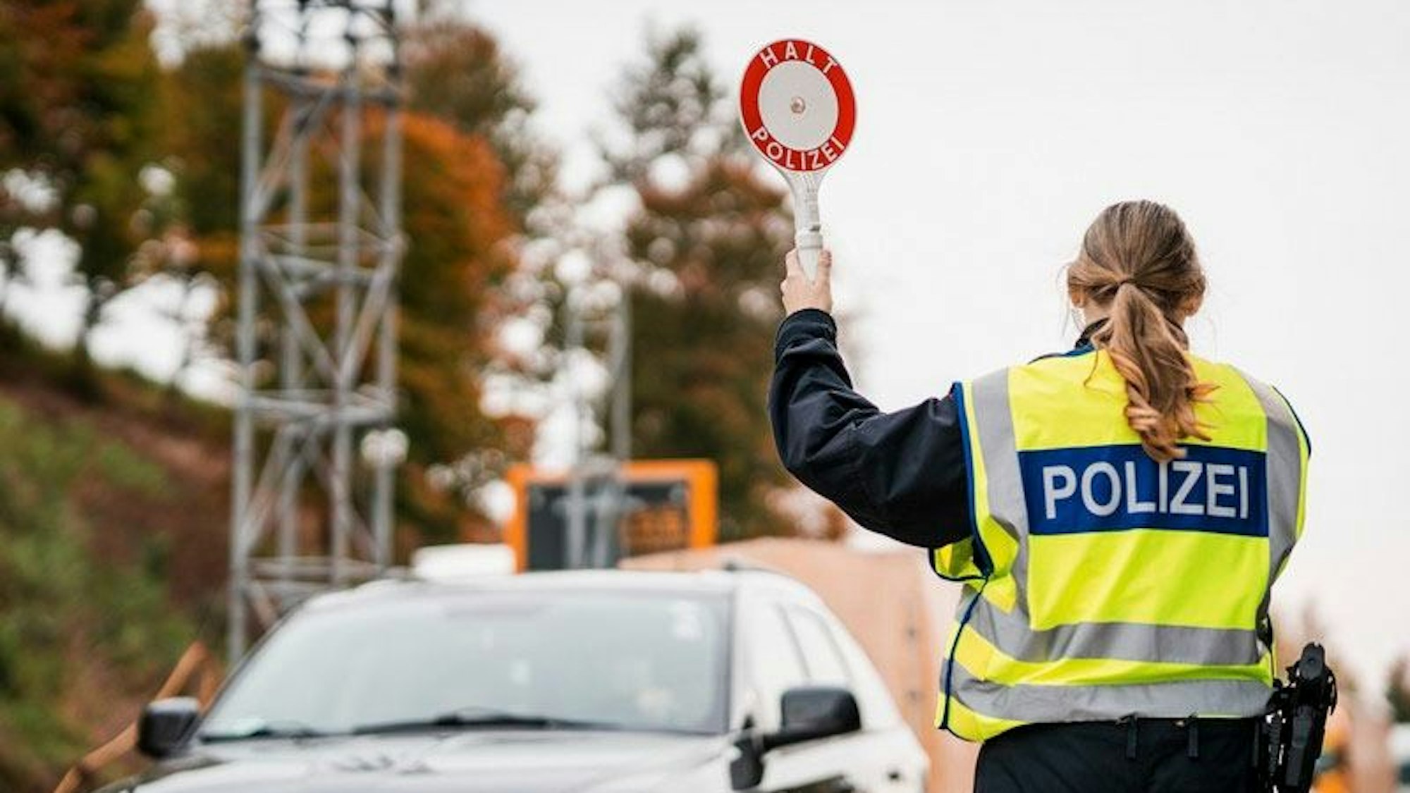 Ein Symbolbild der Bundespolizei. Zwei Männer wurden ohne Führerschein erwischt.