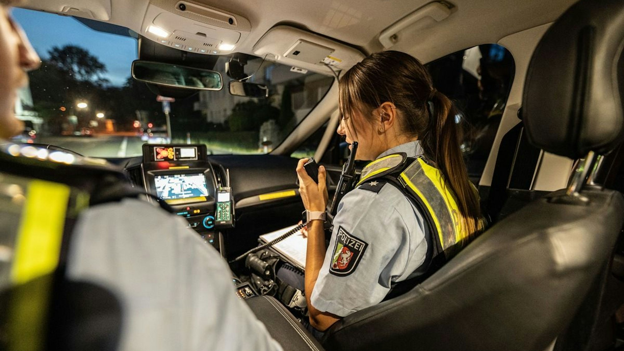 Ein Polizeiauto im Einsatz.