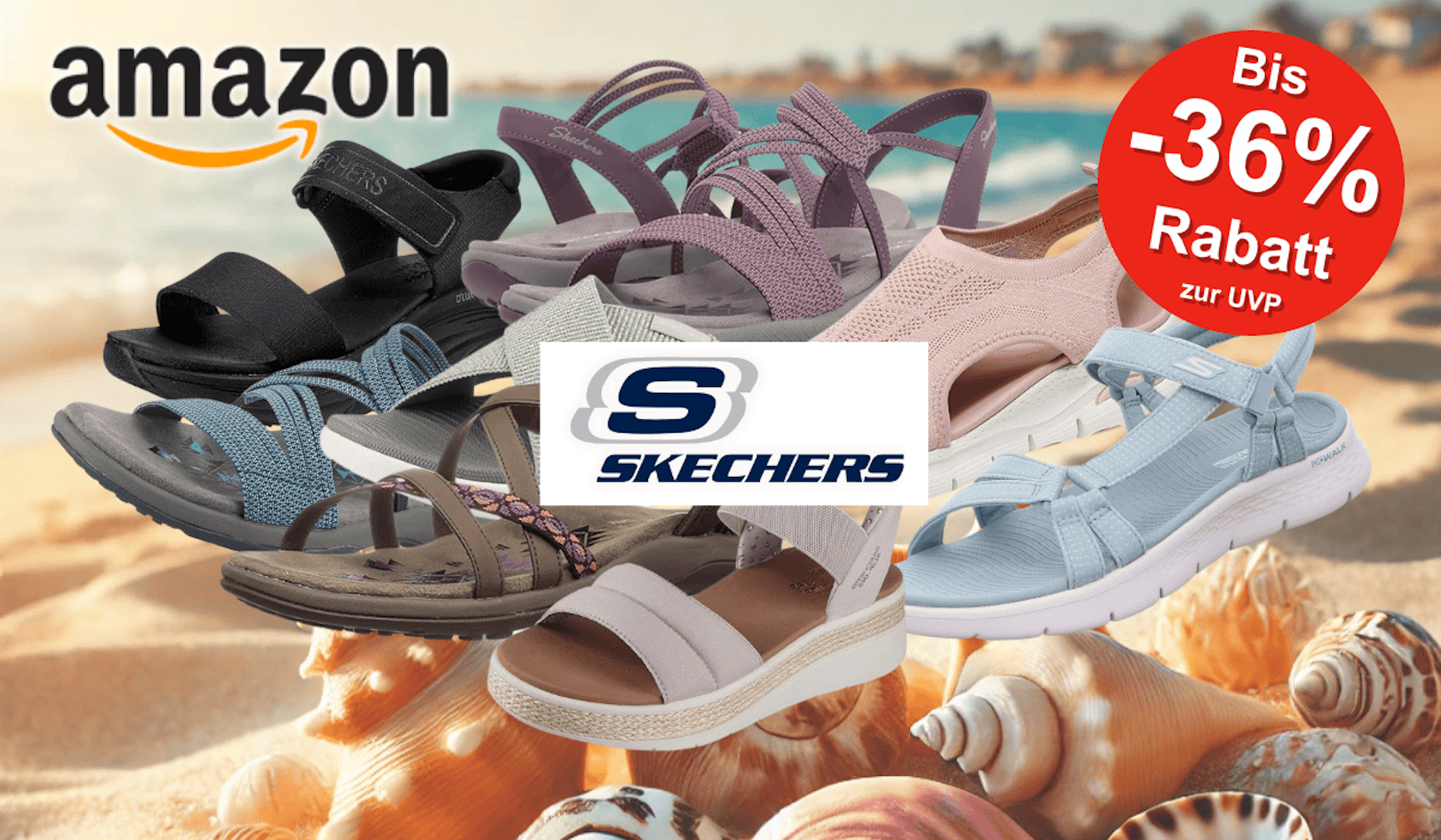 Anordnung verschiedener Skechers Sandalen vor einem Hintergrund, der einen Strand mit Sand und Muscheln zeigt.