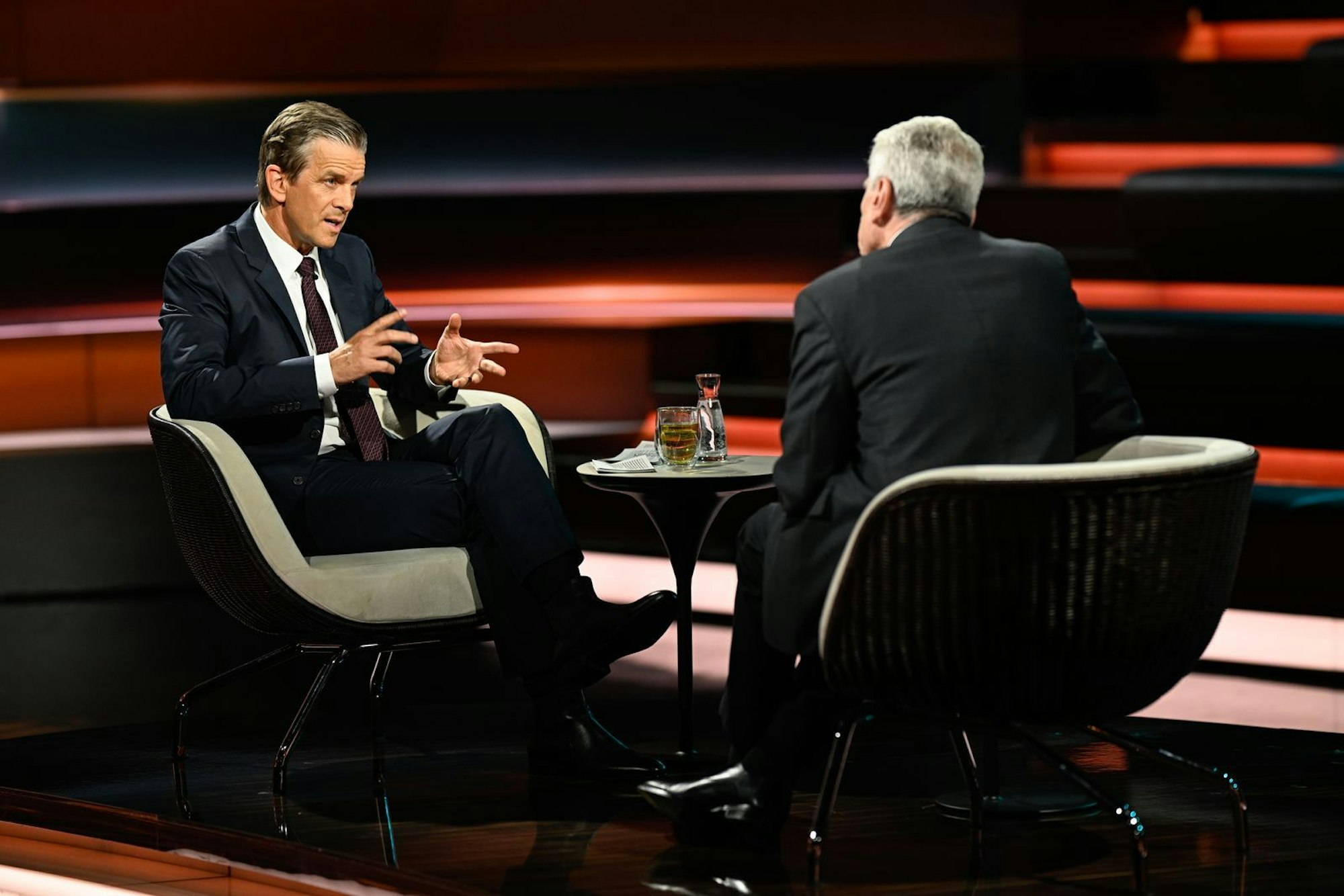 ZDF-Moderator Markus Lanz wollte in seiner Sendung unter anderem von Joachim Gauck wissen, ob die AfD verboten werden sollte. (Bild: ZDF / Markus Hertrich)