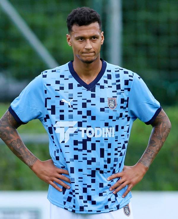 Davie Selke im Trikot seines neuen Klubs Basaksehir.