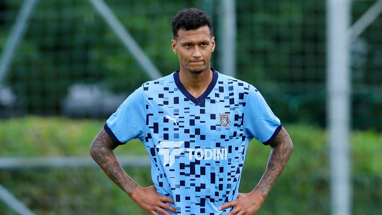 Davie Selke im Trikot seines neuen Klubs Basaksehir.