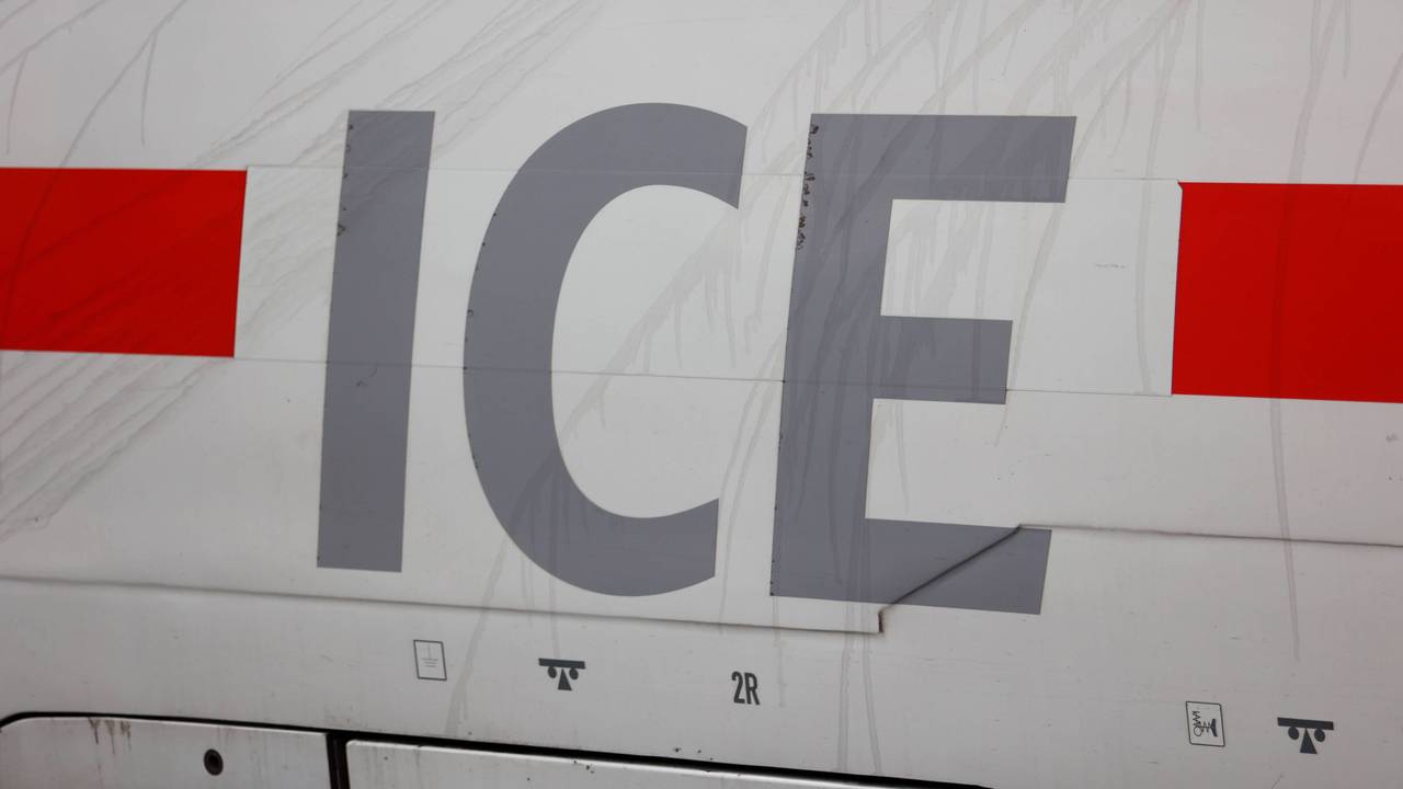 Hier im Bild der Triebkopf eines ICE am Münchner Hauptbahnhof.
