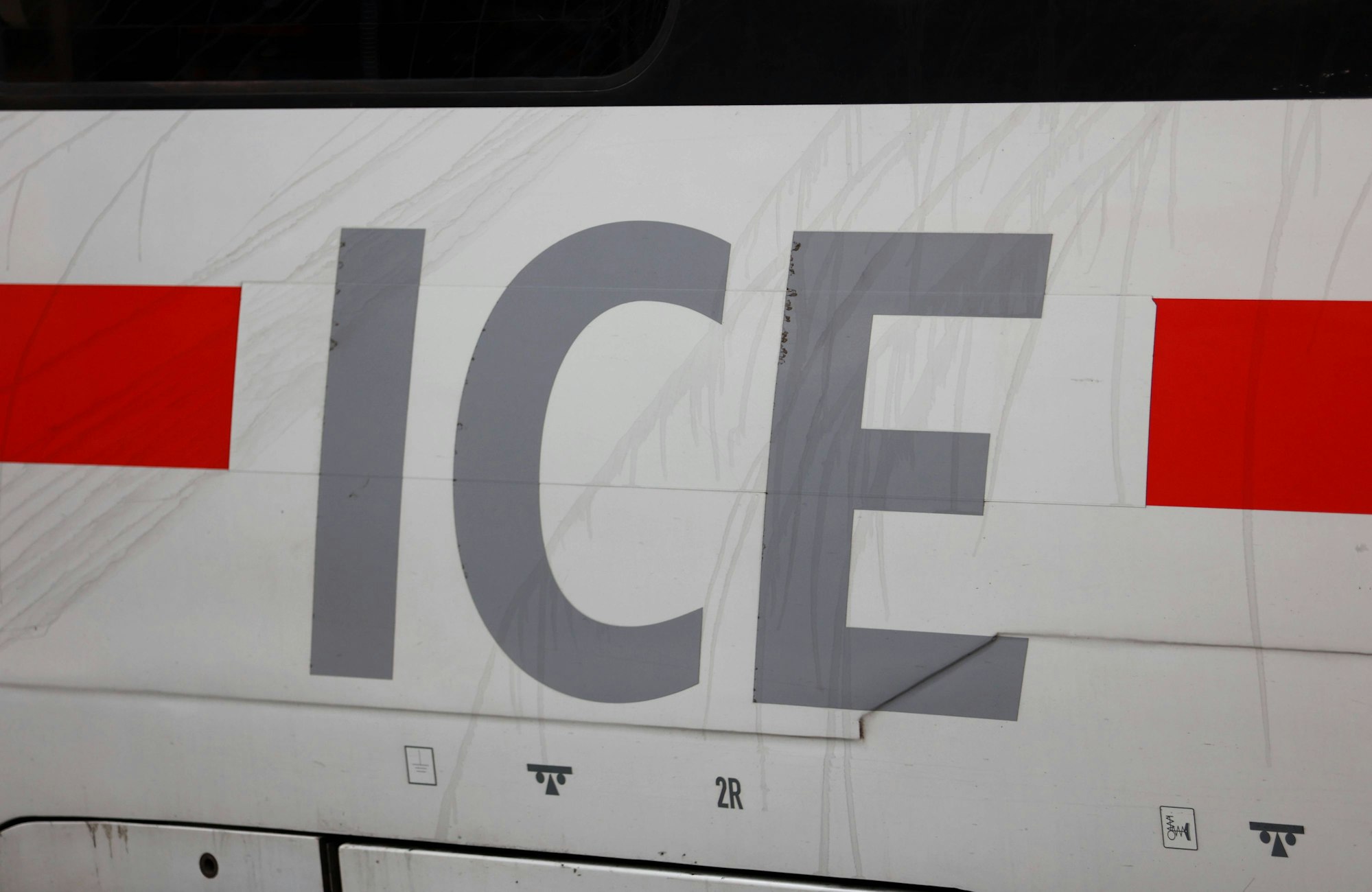 Hier im Bild der Triebkopf eines ICE am Münchner Hauptbahnhof.