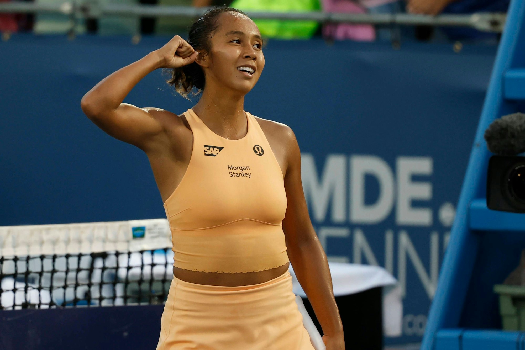 Leylah Fernandez jubelt nach einem Match-Gewinn.