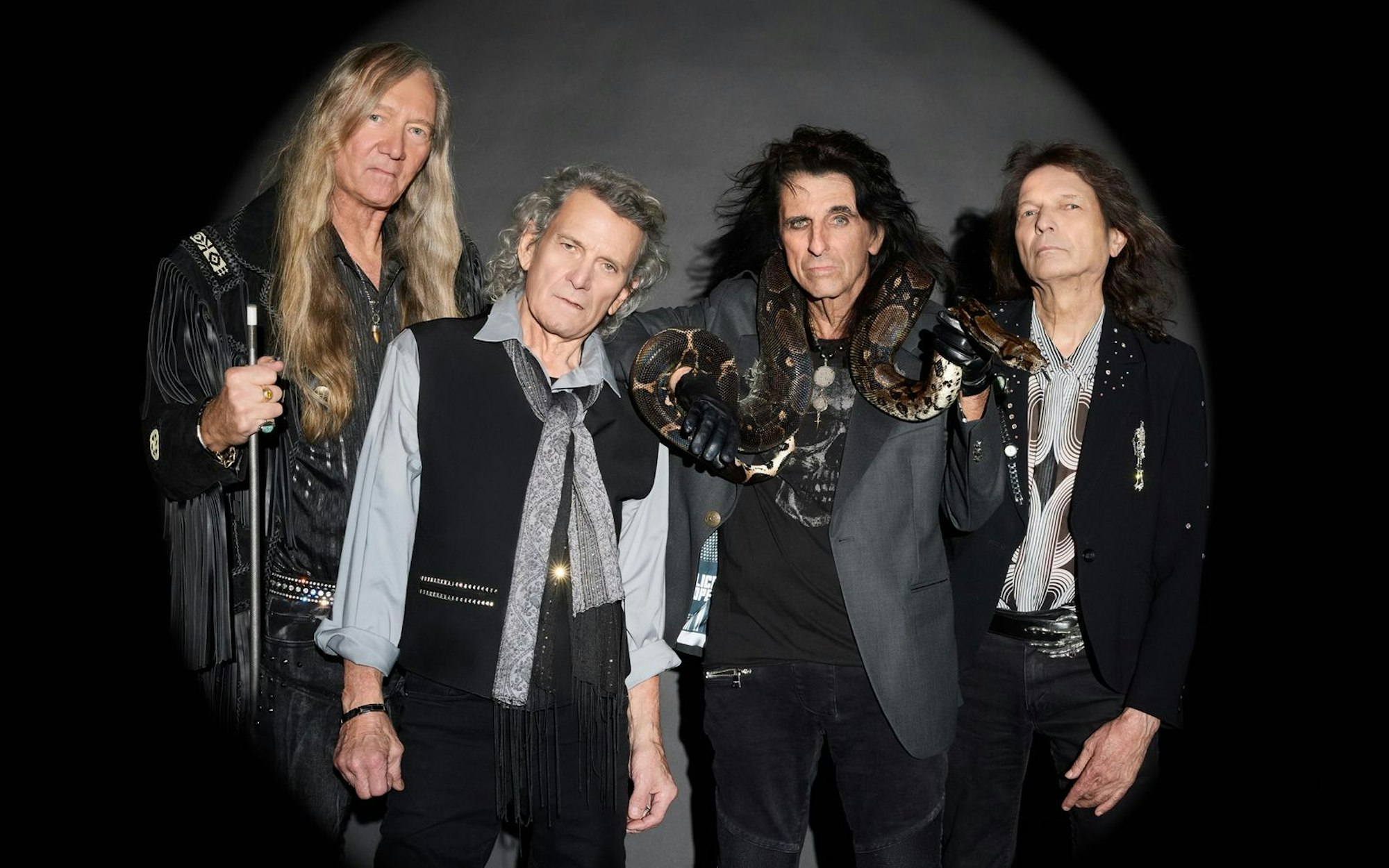 Alice Cooper hat erstmals seit über 50 Jahren wieder ein Album in Originalbesetzung aufgenommen: „The Revenge Of Alice Cooper“. (Bild: Earmusic/Jenny Risher)