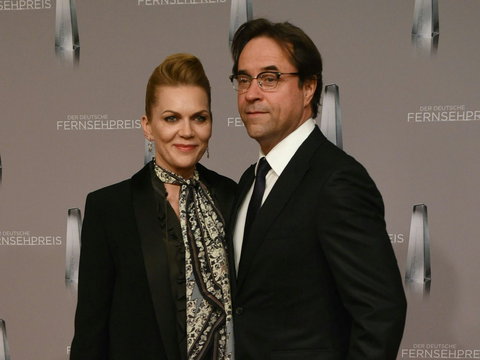 Jan Josef Liefers und Anna Loos posieren für die Kameras.