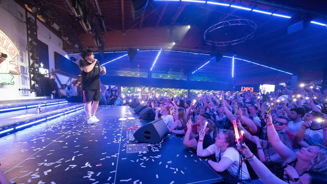 Ikke Hüftgold 2025 beim Opening im Bierkönig.