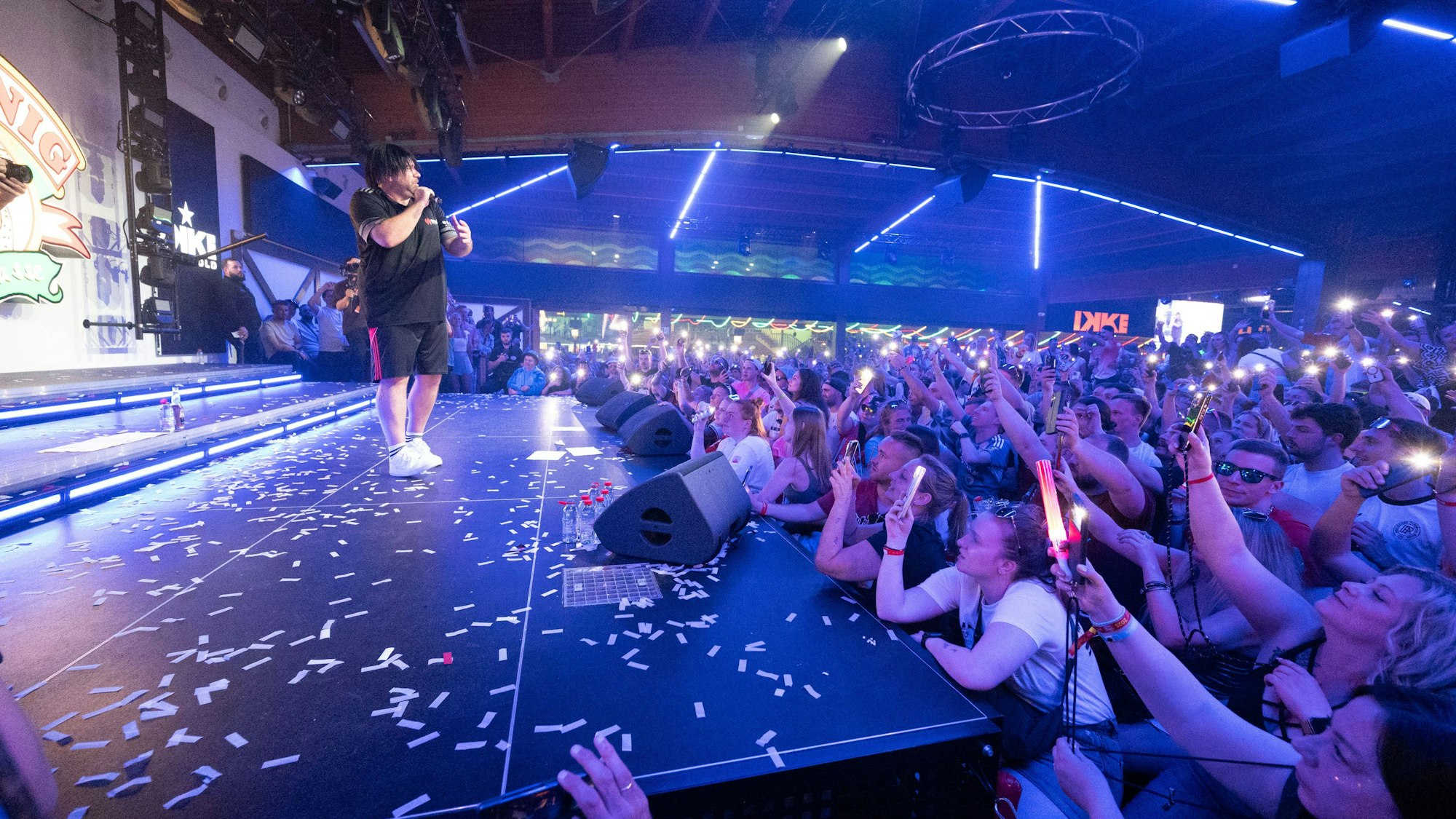Ikke Hüftgold 2025 beim Opening im Bierkönig.