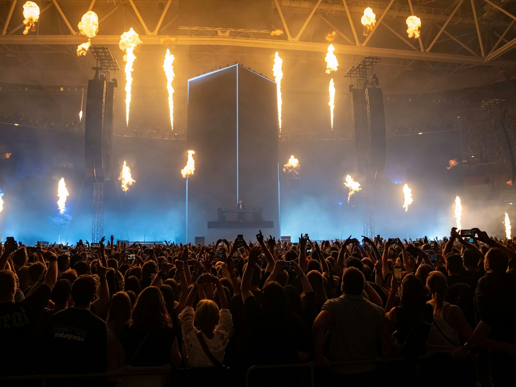 Star-DJ David Guetta in der Merkur Spiel-Arena in Düsseldorf.