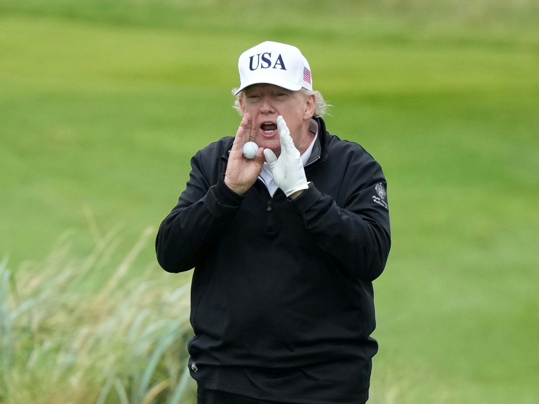 US-Präsident Donald Trump schreit beim Golfspiel auf dem Trump Turnberry Golfplatz in Turnberry.