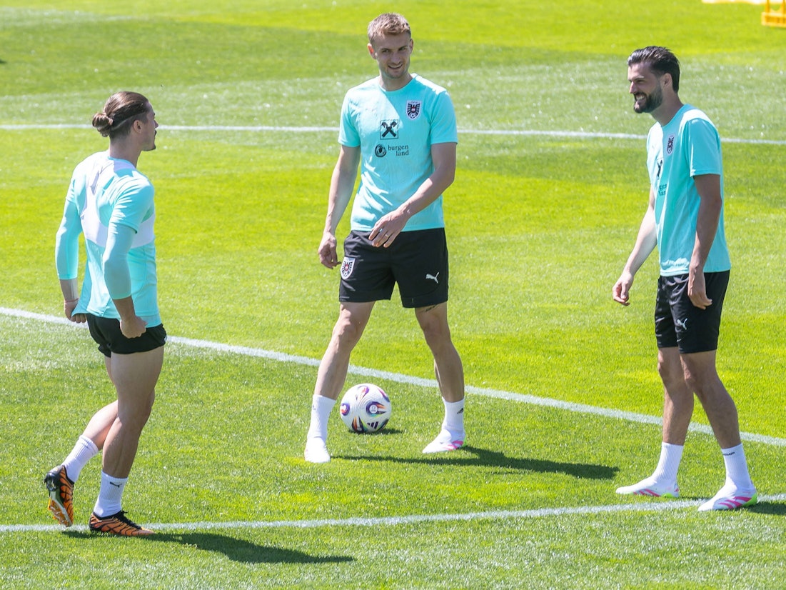 Stefan Posch beim Aufwärmen mit der österreichischen Nationalmannschaft.