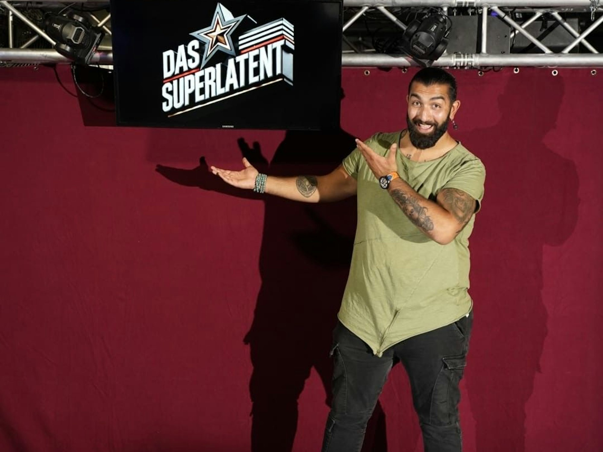 Faisal Kawusi - Produzent, Erfinder und Gastgeber von „Das Superlatent“ im Düsseldorfer „Klub Kulb“