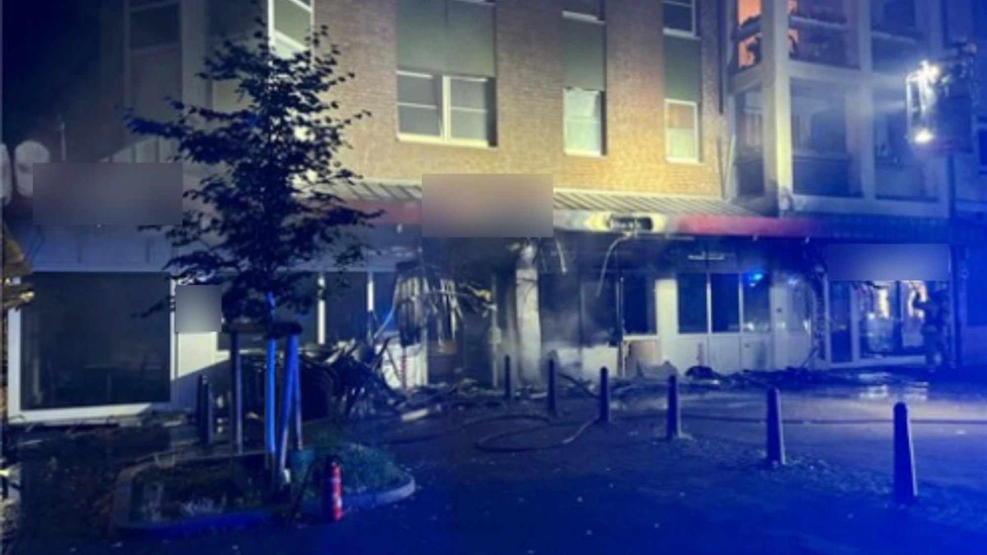 Feuerwehreinsatz an einer Bäckerei in Duisburg.