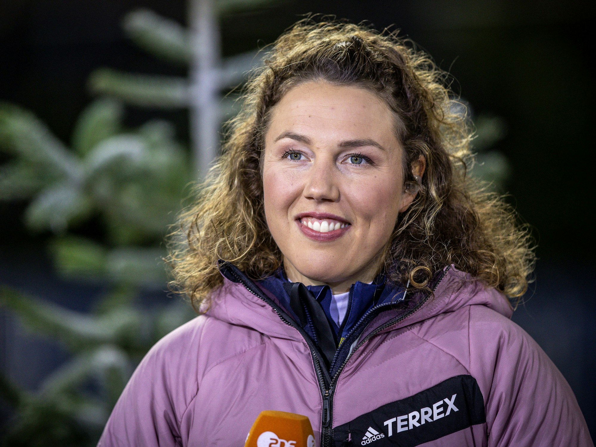 Laura Dahlmeier als Biathlon-Expertin für das ZDF.