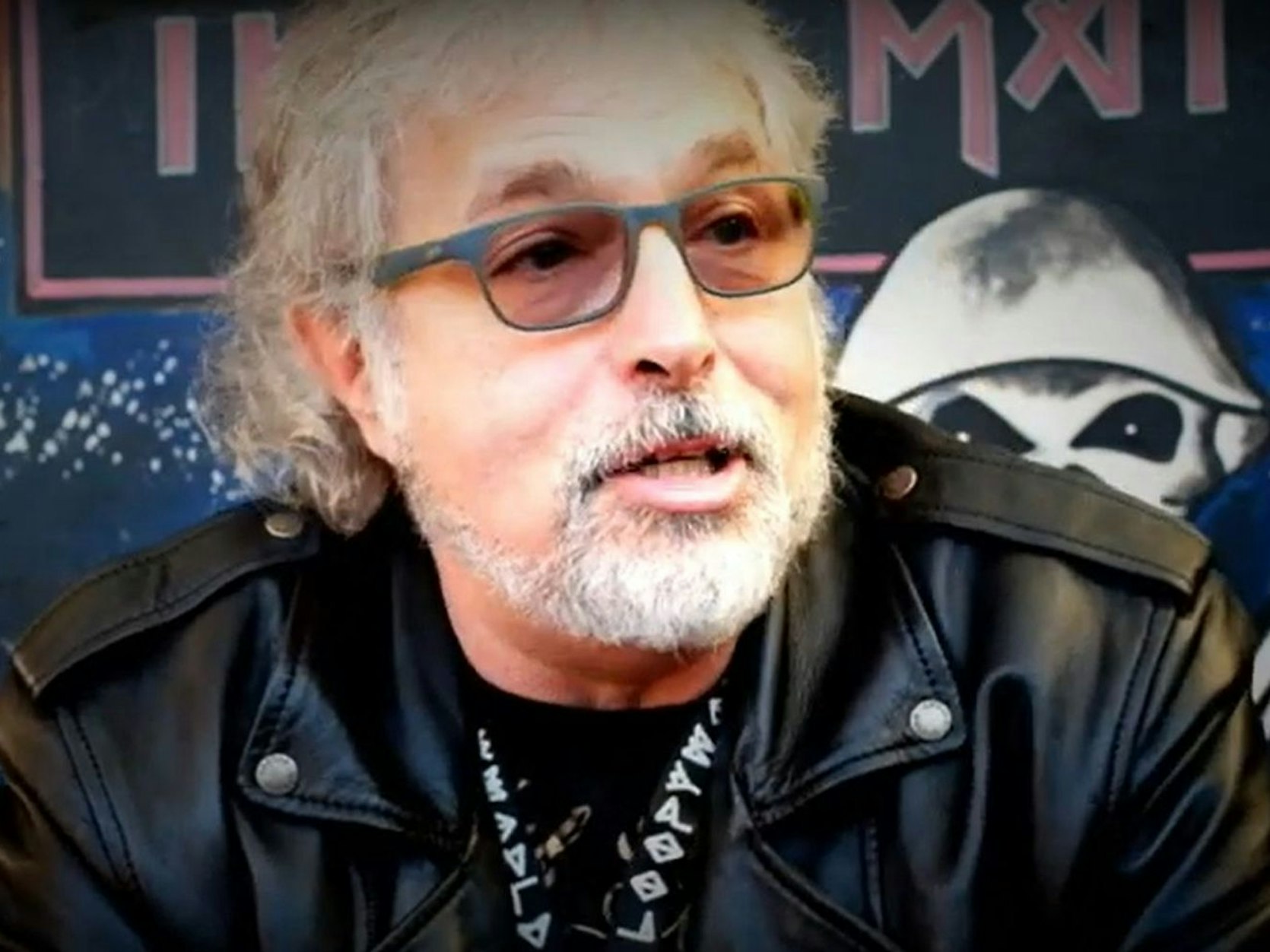 Für kurze Zeit war er Sänger von Iron Maiden, später feierte er Erfolge mit The Sweet: Paul Mario Day ist tot. (Bild: Youtube / Metal Talk)