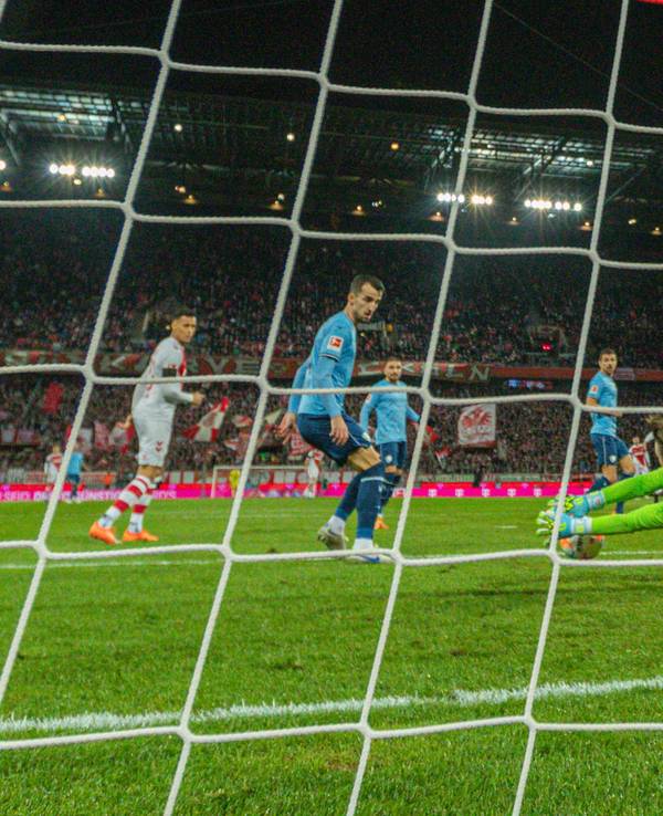 Manuel Riemann pariert einen Ball für Bochum in Köln.
