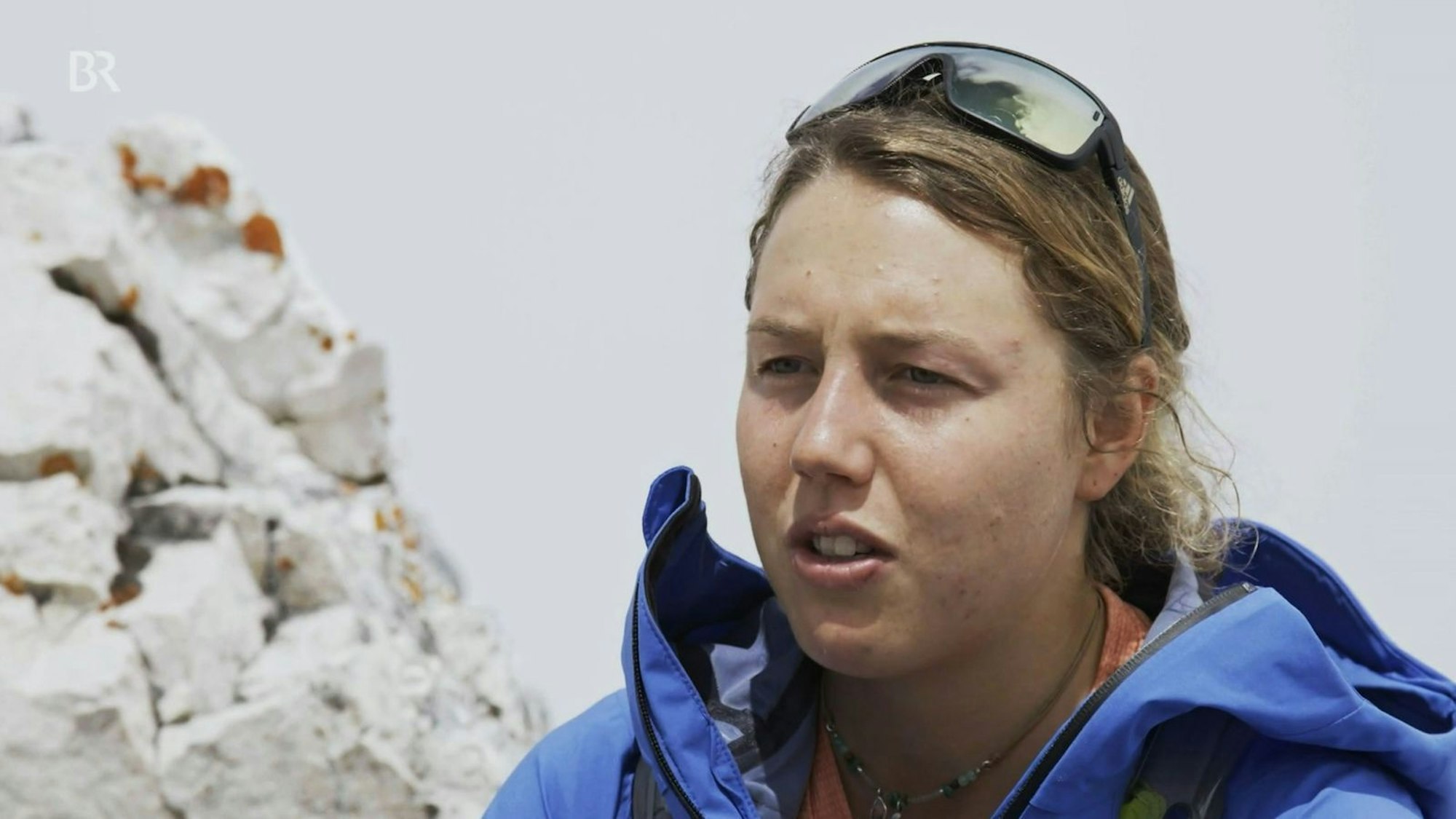 „Man muss sich zu 100 Prozent sicher sein, was man da macht, und die Risiken und Konsequenzen wissen“, sagt Laura Dahlmeier im BR-Film „Gratwanderung“.