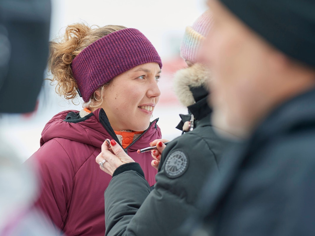 Laura Dahlmeier beim Biathlon-Weltcup in Lenzerheide als TV-Expertin.