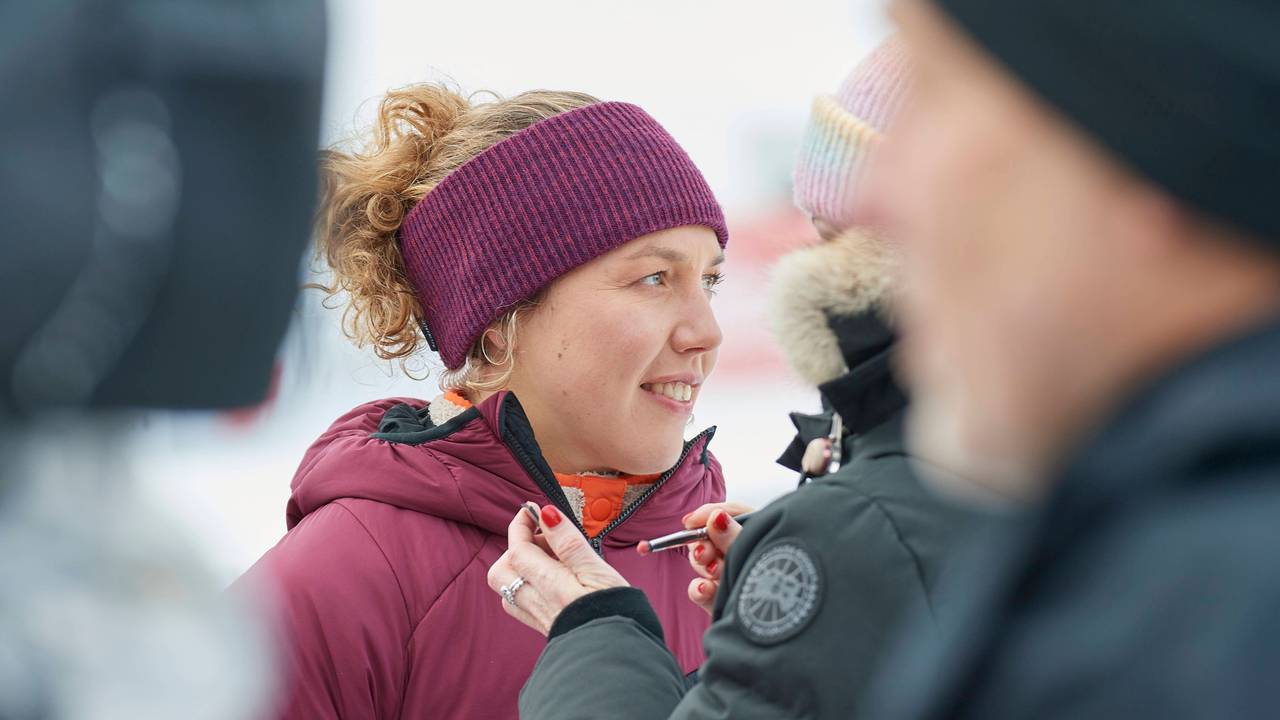 Laura Dahlmeier beim Biathlon-Weltcup in Lenzerheide als TV-Expertin.