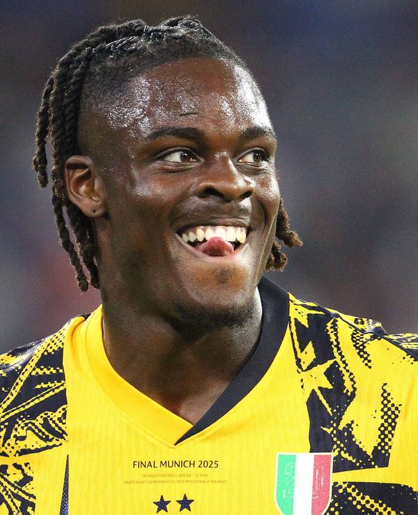 Yann Bisseck streckt im Champions-League-Finale lüstern die Zunge heraus.