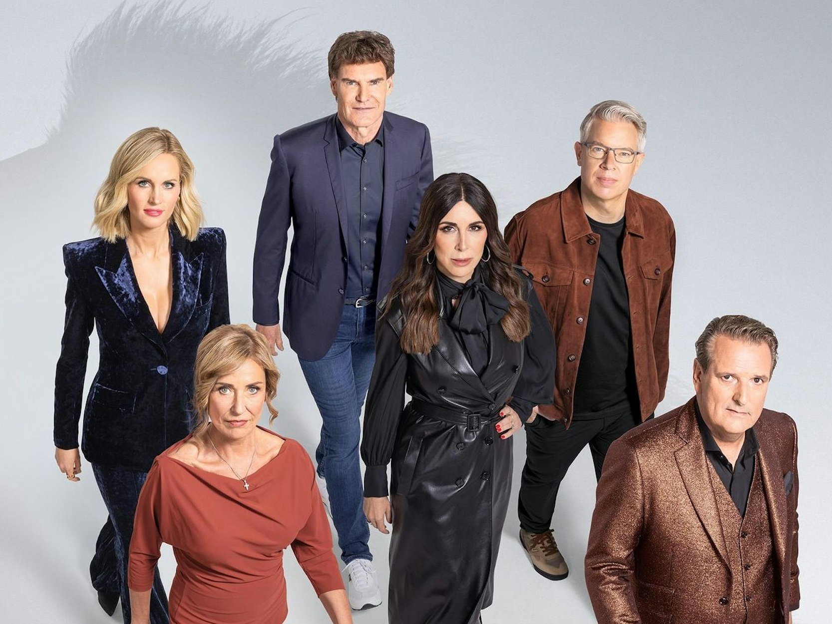 Das „Höhle der Löwen“-Team 2025: (von links): Janna Ensthaler, Carsten Maschmeyer, Dagmar Wöhrl, Judith Williams, Frank Thelen und Ralf Dümmel. (Bild: RTL / Boris Breuer)