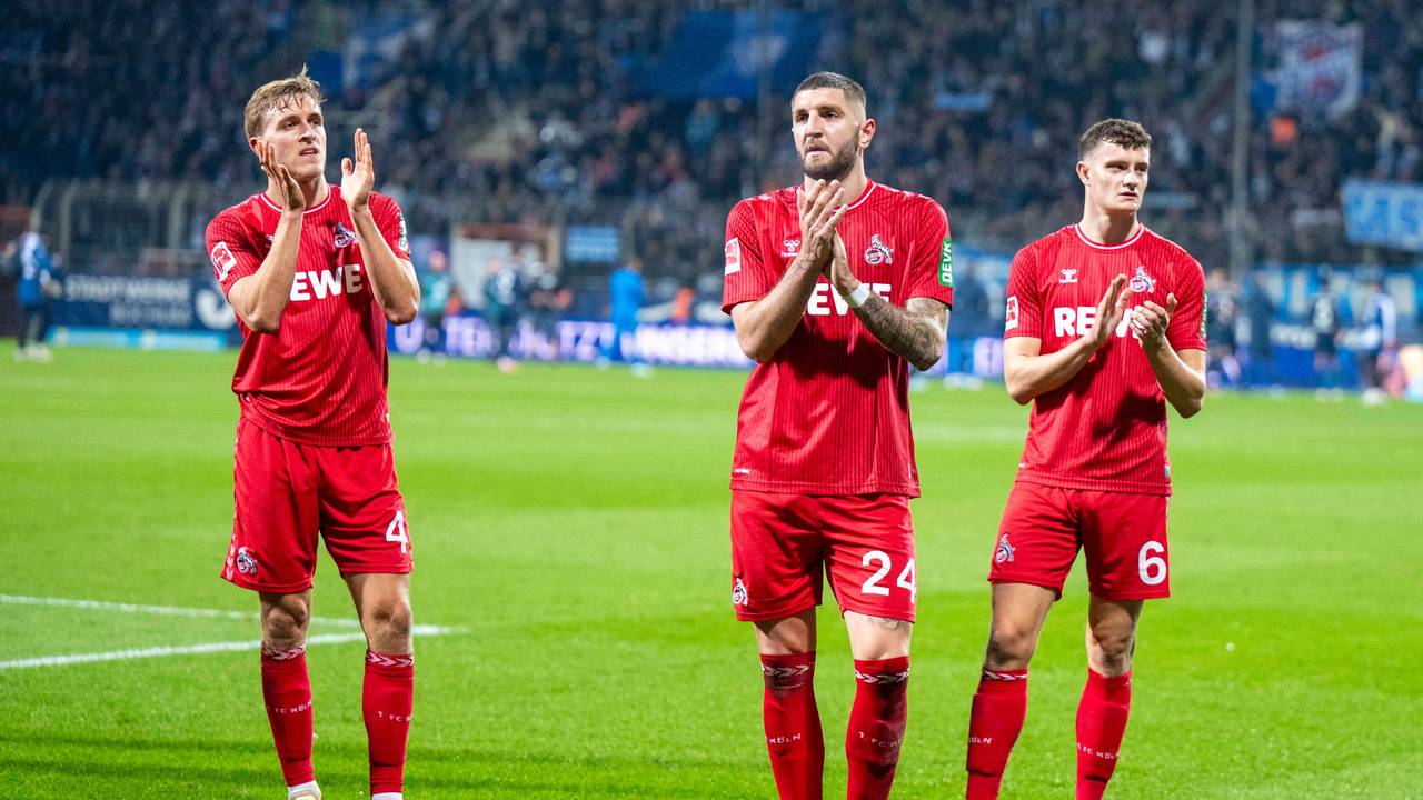 Jeff Chabot, hier zwischen Timo Hübers und Eric Martel, applaudiert den FC-Fans.