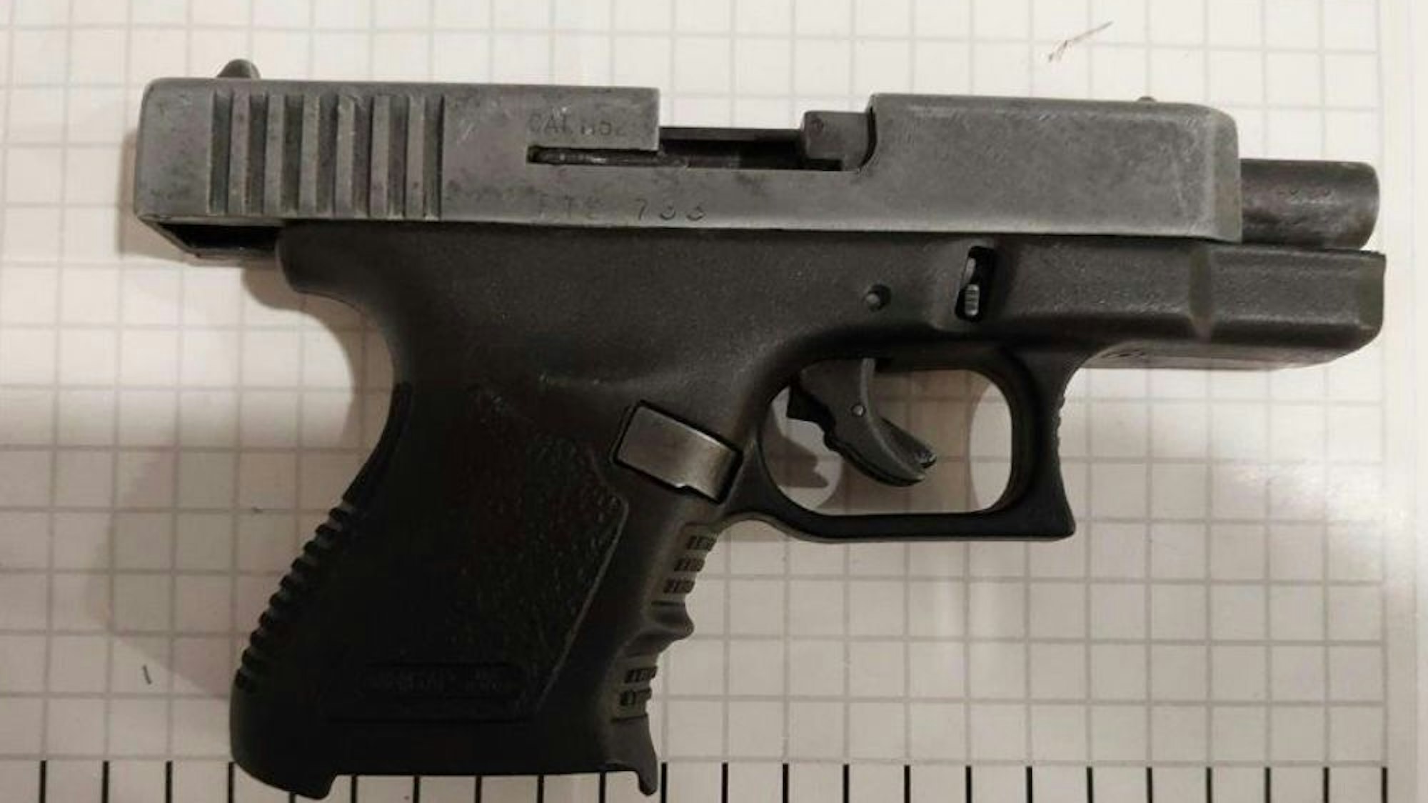 Bundespolizei beschlagnahmt Schreckschusswaffe bei Jugendlichem am Düsseldorfer Hauptbahnhof