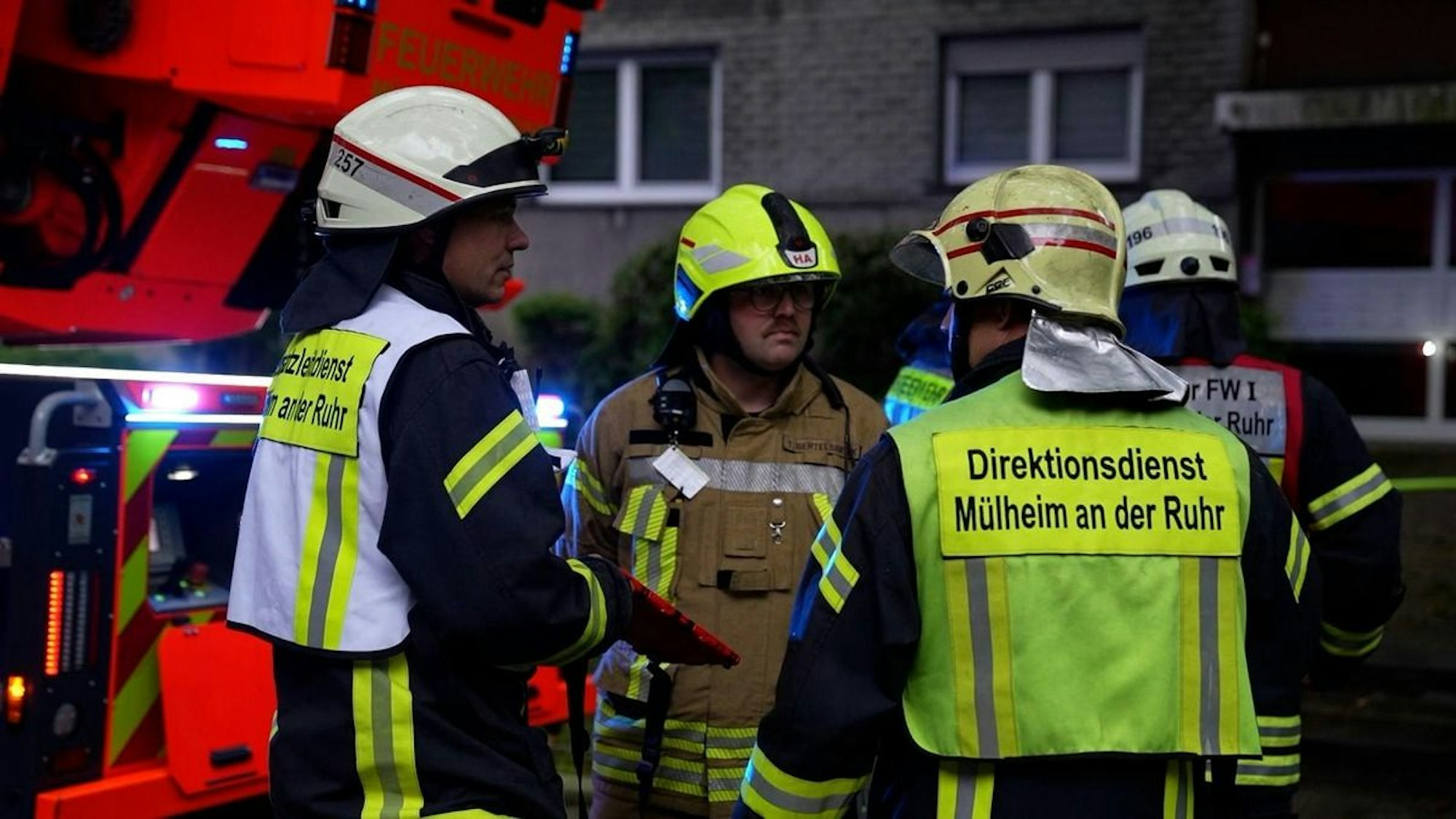 Feuerwehreinsatz bei einem Wohnungsbrand in Mülheim.