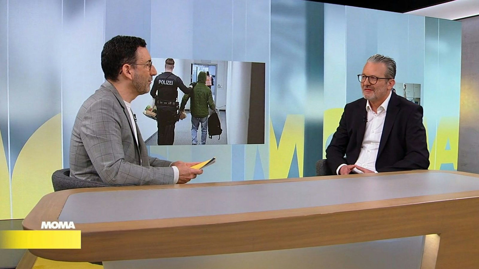 Wolfgang Trefzger von der Industrie- und Handelskammer NRW stellte sich den Fragen von ARD-Moderator Till Nassif. (Bild: ARD)