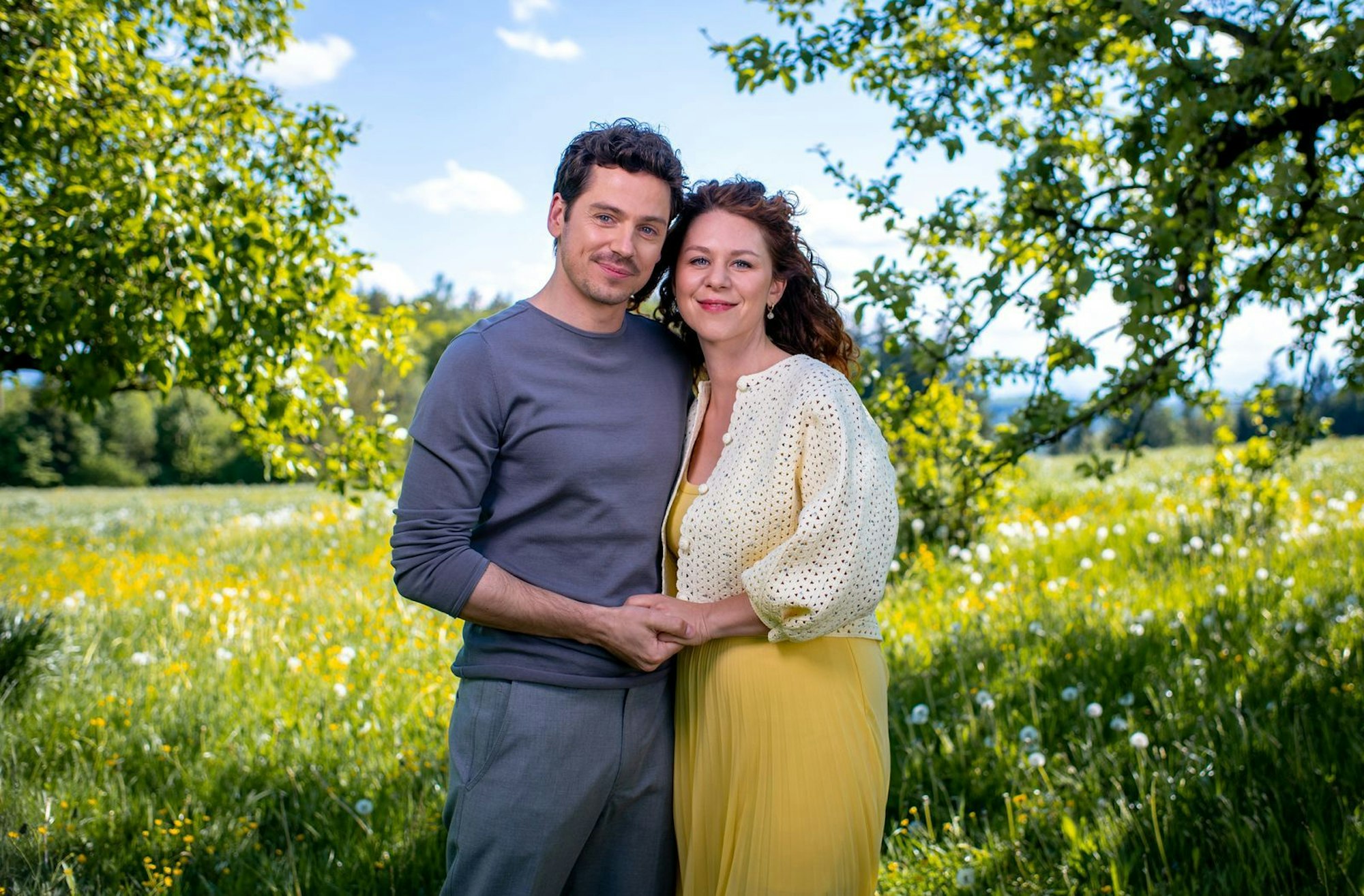 Fanny Schätzl (Johanna Graen) und Kilian Rudloff (Anthony Paul) sind das Traumpaar der 22. Staffel von „Sturm der Liebe“. Doch gegensätzlicher könnten die Gärtnerin und der Koch kaum sein. (Bild: ARD / Christof Arnold )