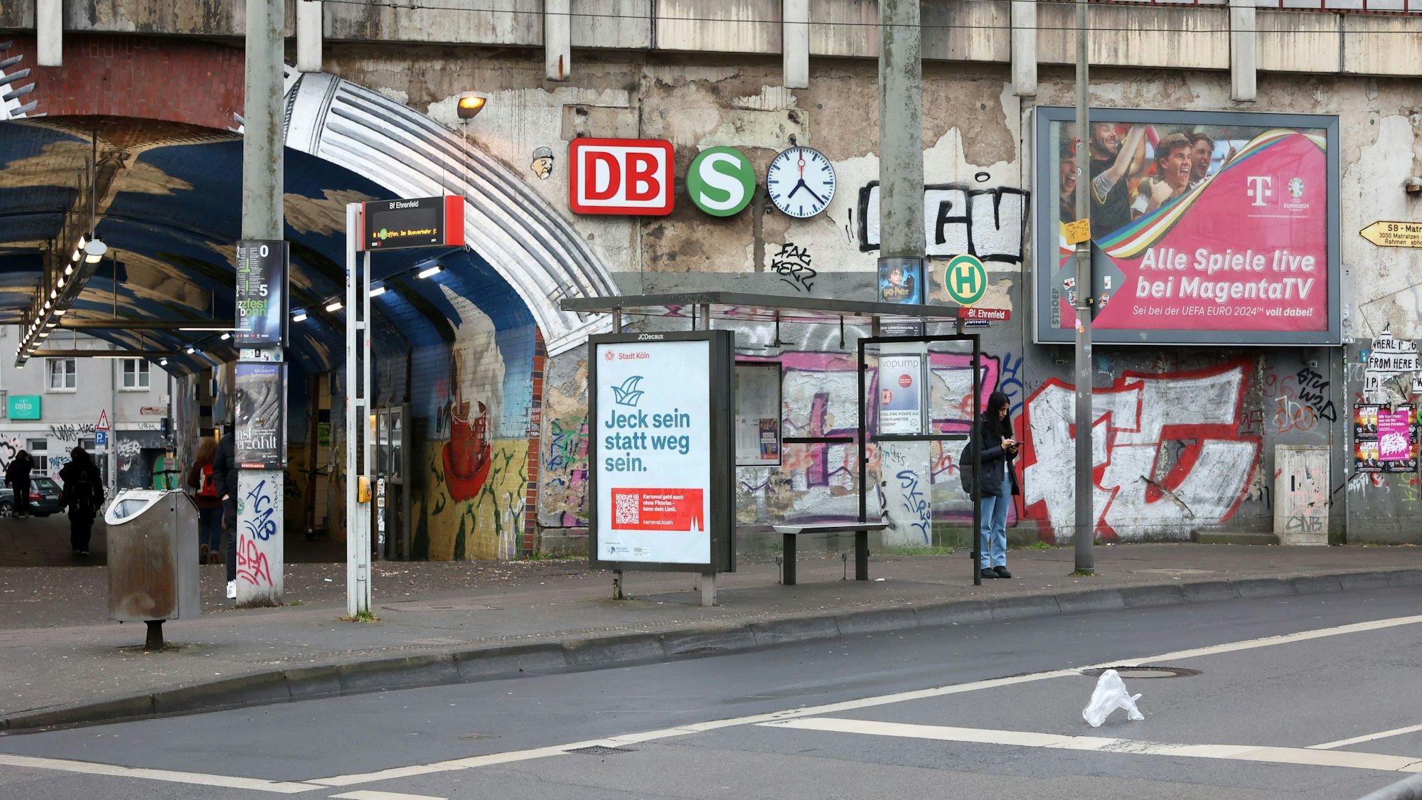Am Bahnhof Ehrenfeld befindet sich die Gedenkstätte für die Edelweißpiraten.