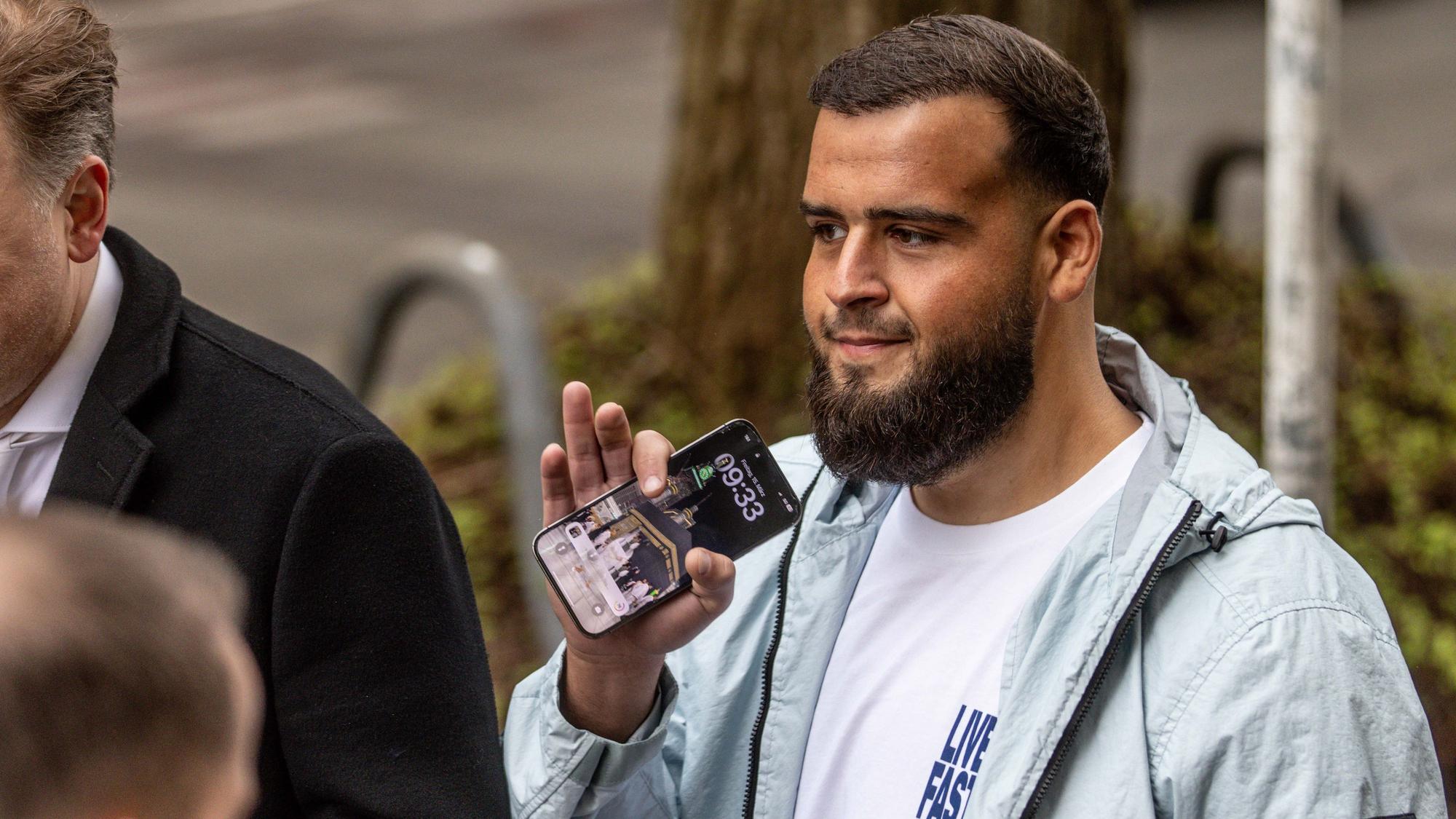 Rapper Fat Comedy auf dem Weg zum Amtsgericht Dortmund (Archivfoto)