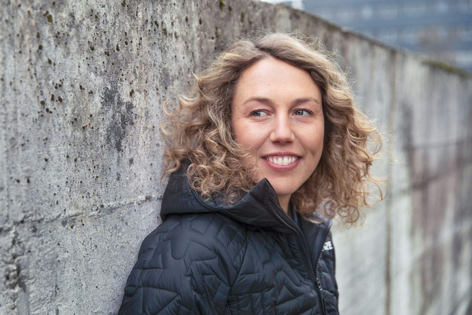 Laura Dahlmeier war nach ihrer aktiven Laufbahn Biathlon-Expertin fürs ZDF. (Bild: ZDF / Maik Floeder)