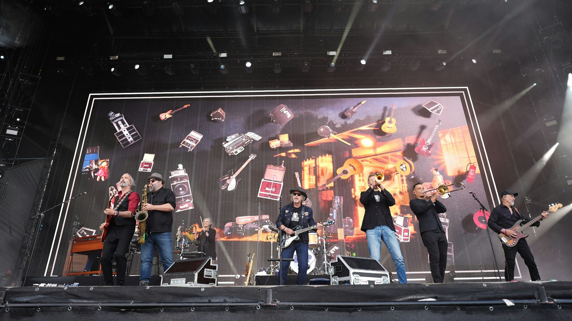 Wolfgang Niedecken, Sänger der Band BAP, singt auf der Bühne während des Wacken Open Airs.