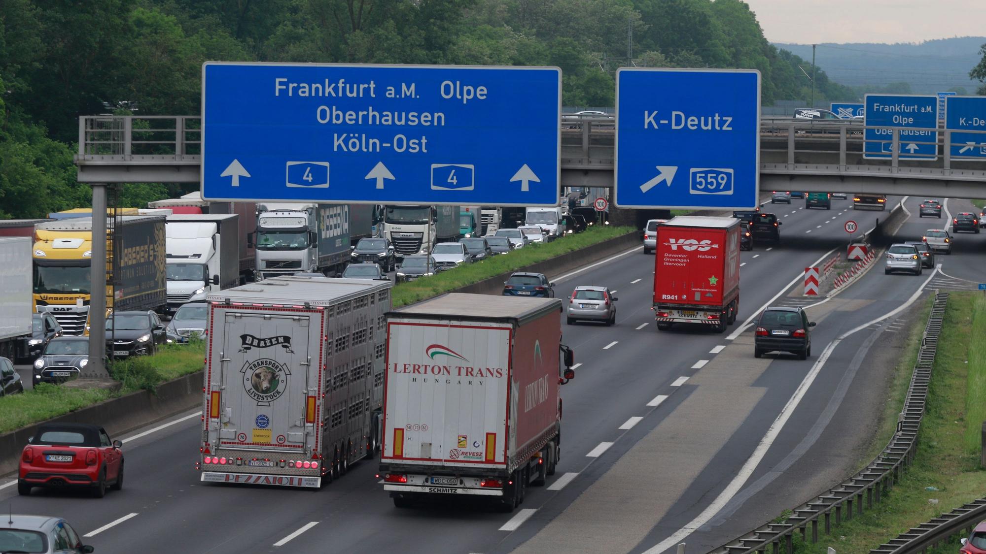 Im Bereich des Autobahnkreuzes Gremberg wurde der Blindgänger gefunden (Archivfoto)