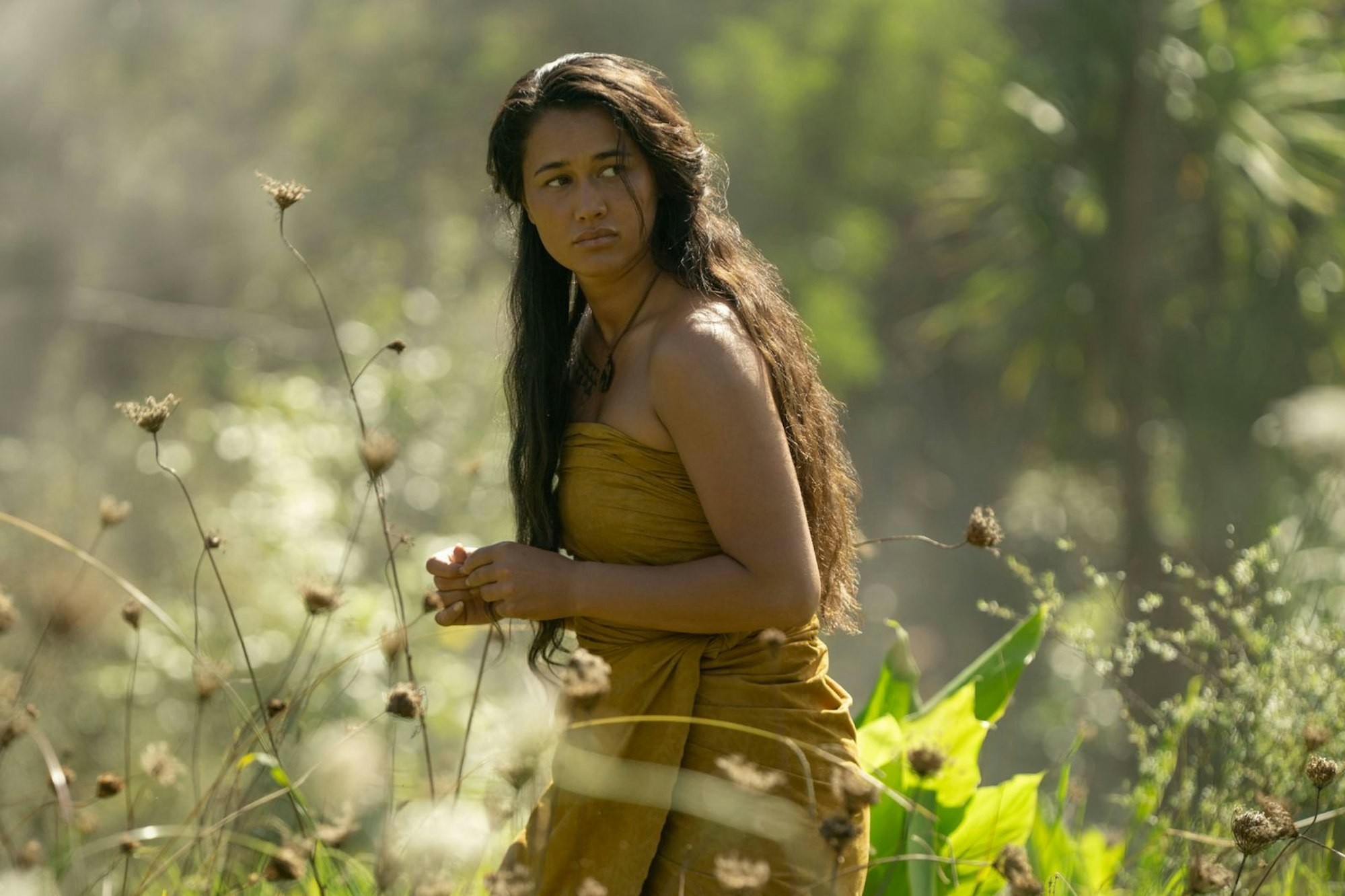 In einer Welt des Kampfes kommt Frauen eine eher subtile Rolle zu. War auf Hawaii um das Jahr 1800 herum als Frau (Szene mit Te Ao o Hinepehinga) etwas erreichen wollte, musste geschickte Strategien entwickeln und anwenden. (Bild: Apple TV+)