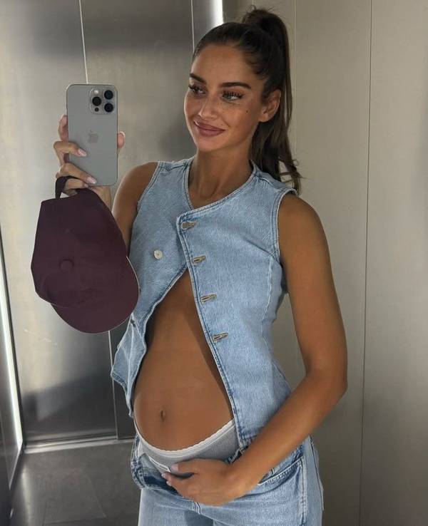 Influencerin Tanja Makaric zeigt sich am 1.8.2025 auf Instagram mit Babybauch