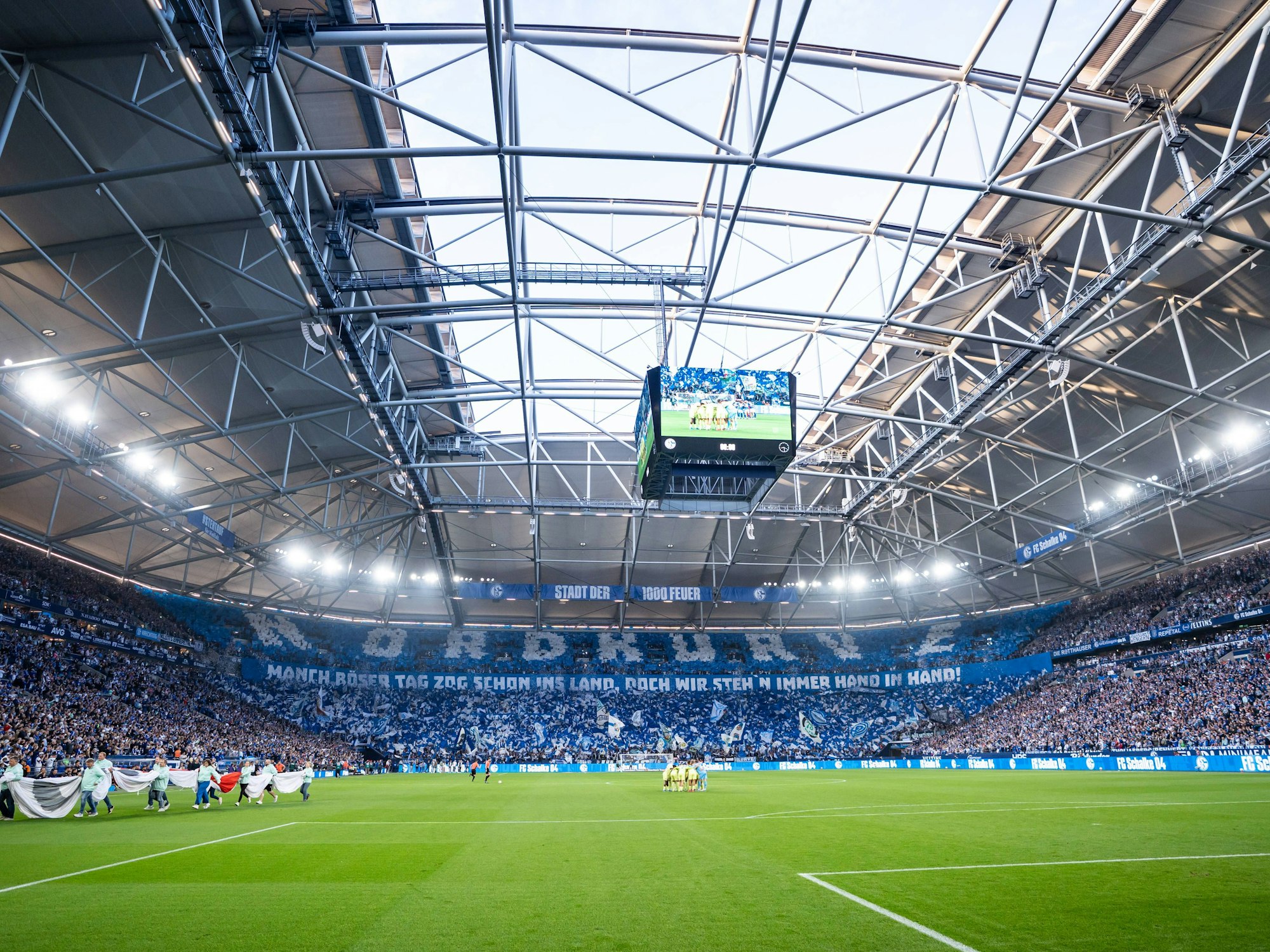 Die Veltins-Arena vor Spielbeginn gegen Hertha BSC.