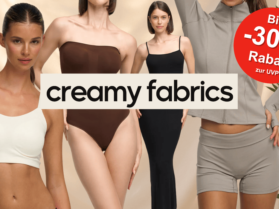 Darstellung verschiedener Shapewear Artikel der Marke Creamy Fabrics vor einem beigen Hintergrund.