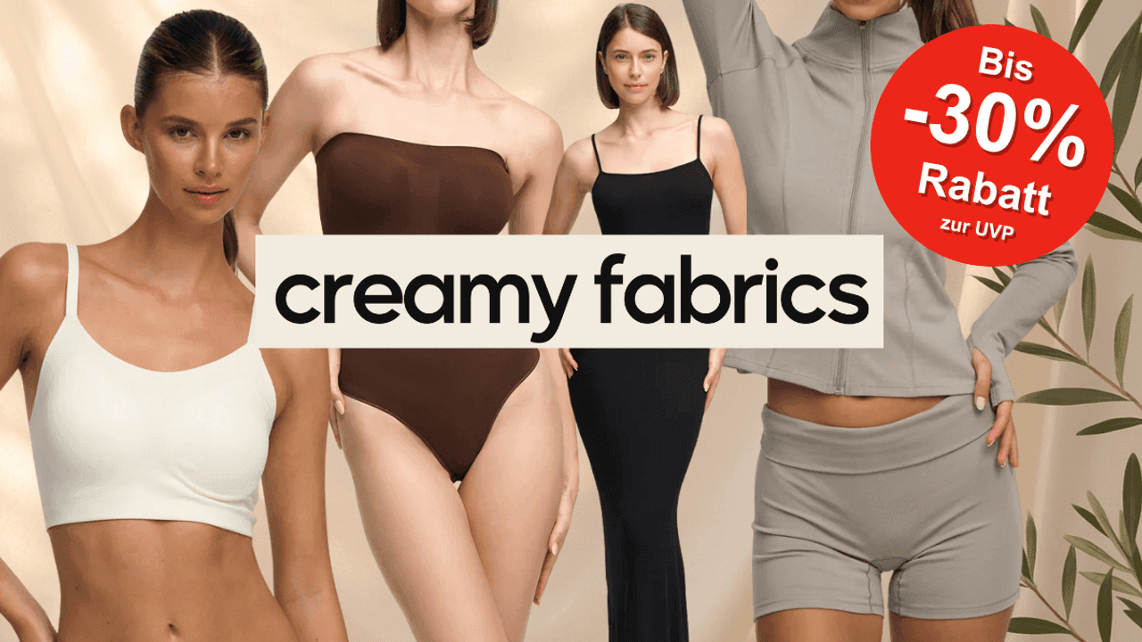 Darstellung verschiedener Shapewear Artikel der Marke Creamy Fabrics vor einem beigen Hintergrund.